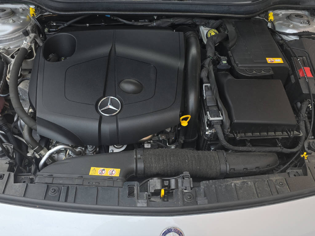 MERCEDES-BENZ GLA 200 CDI Style 4m-image-11