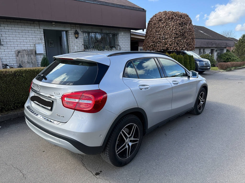 MERCEDES-BENZ GLA 200 CDI Style 4m-image-15