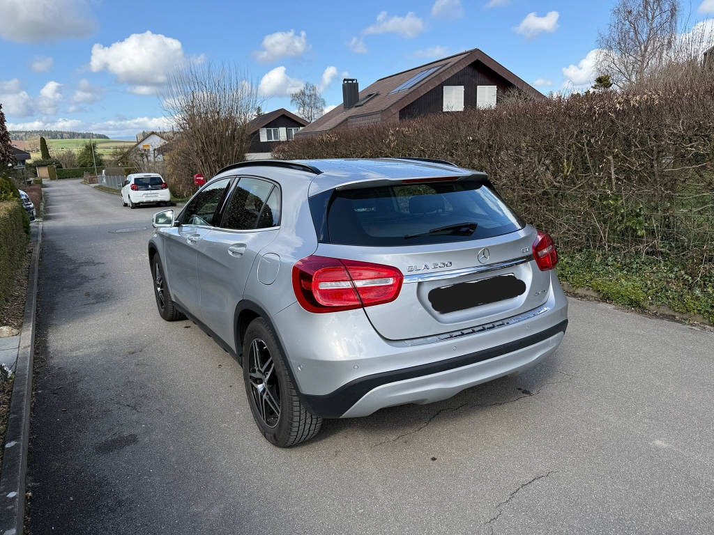 MERCEDES-BENZ GLA 200 CDI Style 4m-showroom-element-1