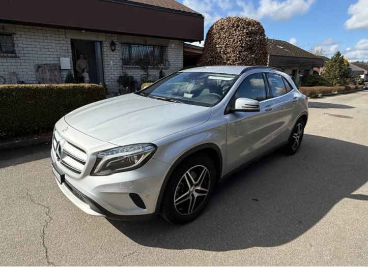 MERCEDES-BENZ GLA 200 CDI Style 4m-showroom-element-2
