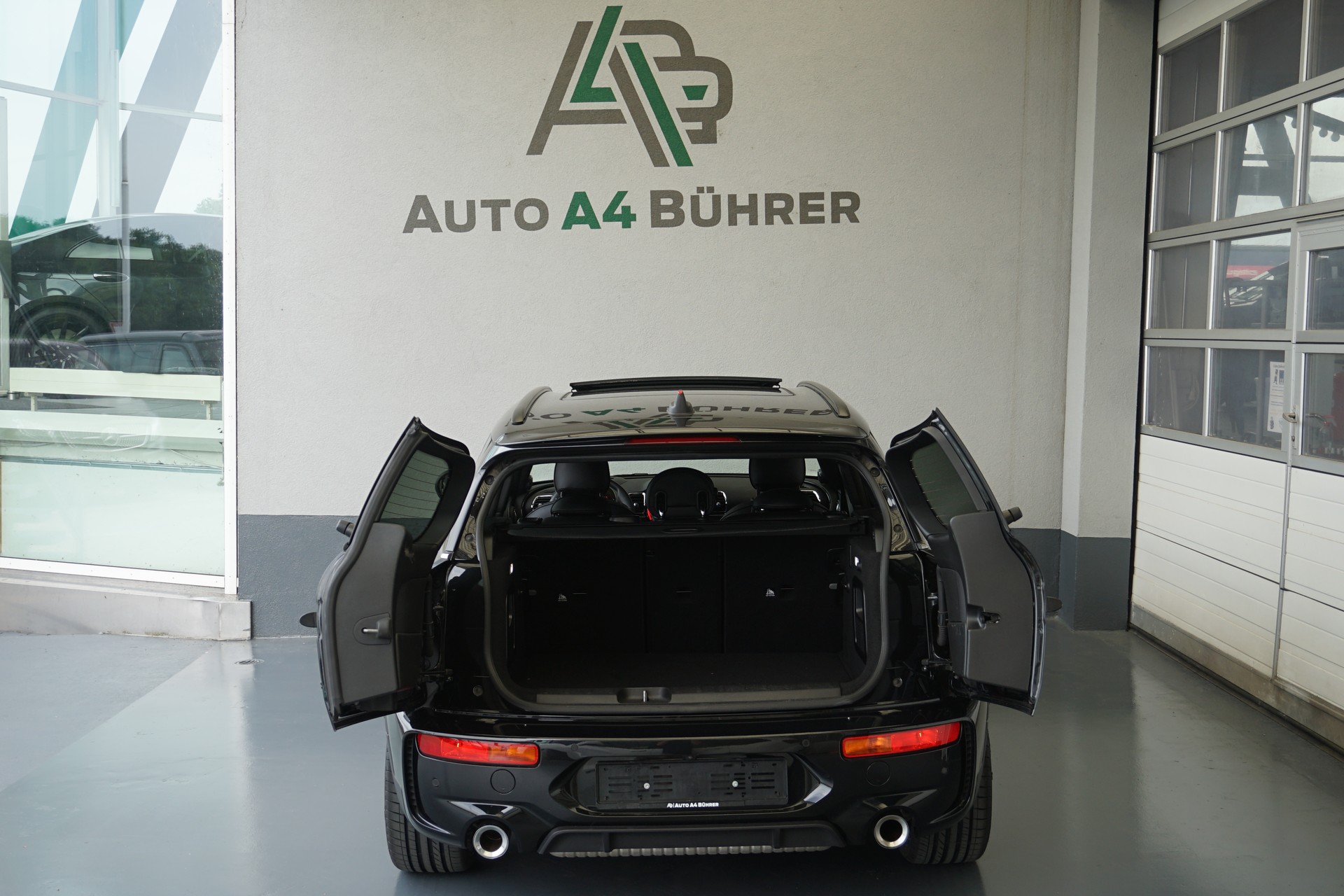 MINI Clubman Cooper JCW ALL4-image-13