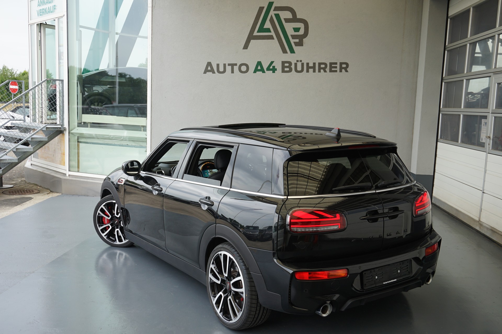MINI Clubman Cooper JCW ALL4-image-6