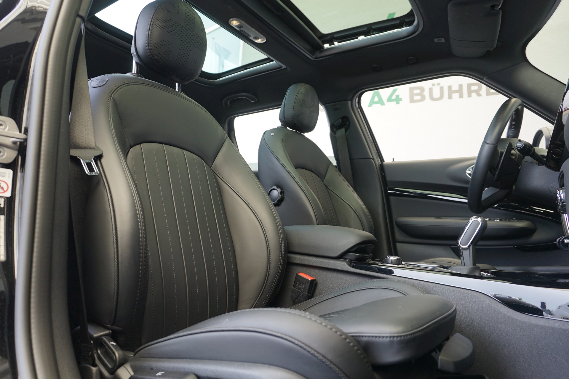 MINI Clubman Cooper JCW ALL4-image-24