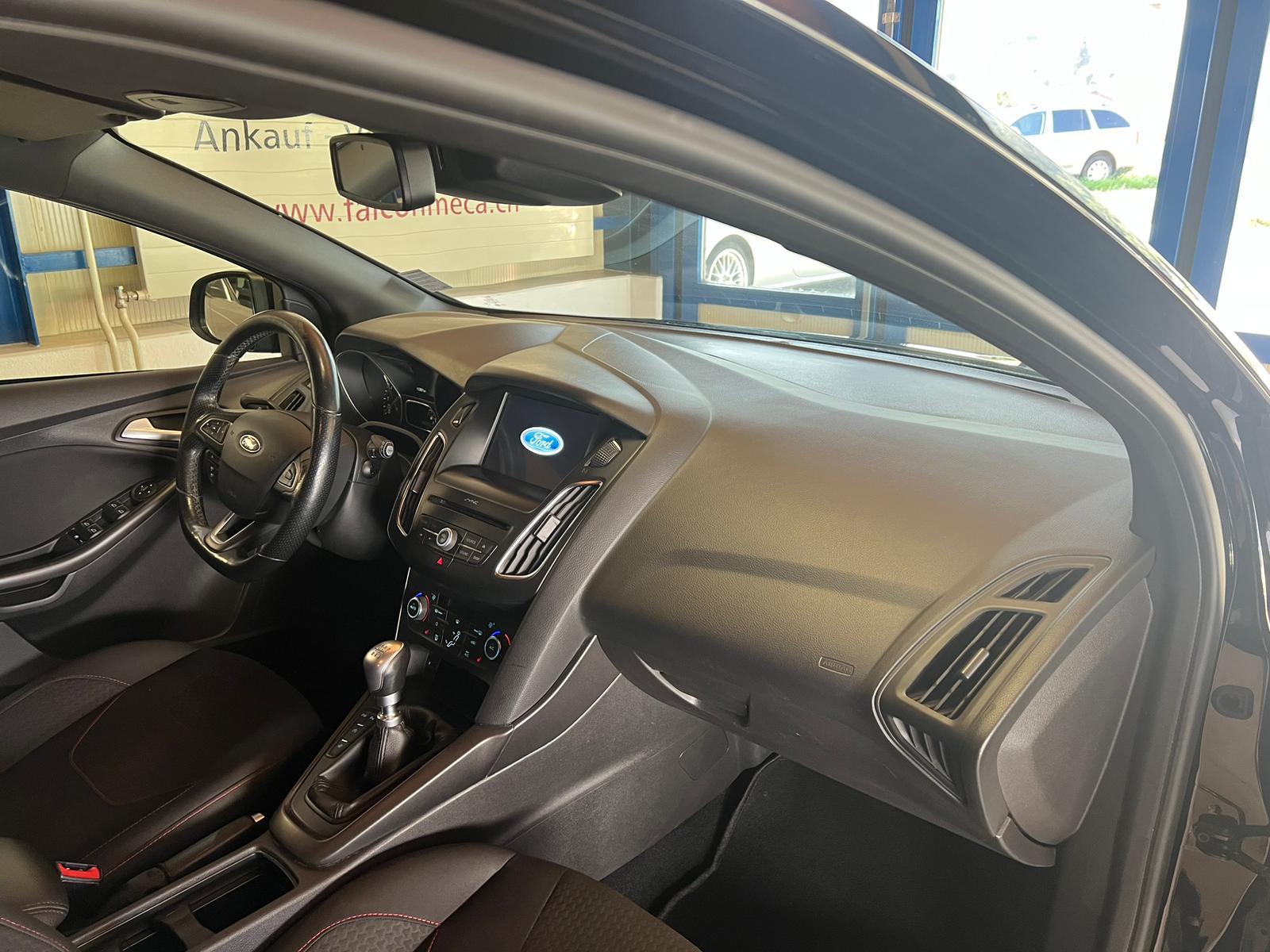 FORD Focus 1.0 SCTi ST Line-image-11