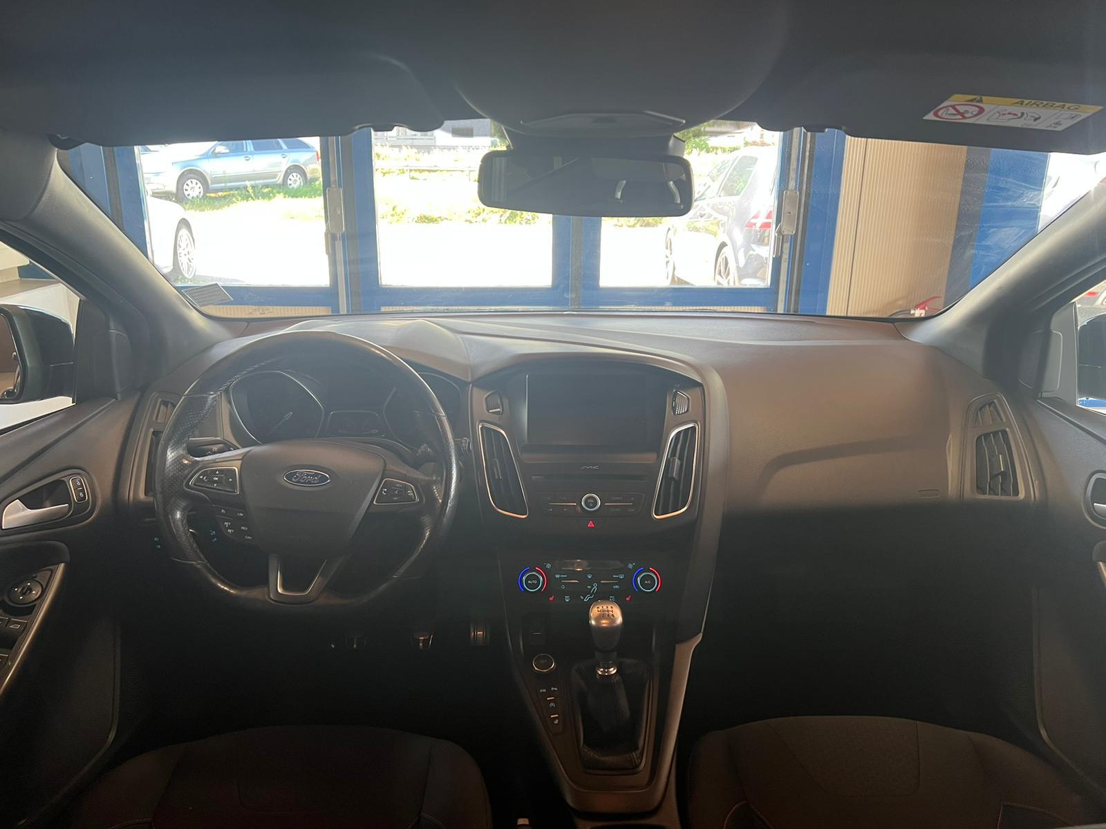 FORD Focus 1.0 SCTi ST Line-image-10