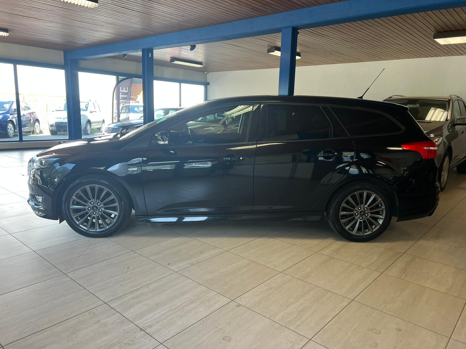 FORD Focus 1.0 SCTi ST Line-image-3