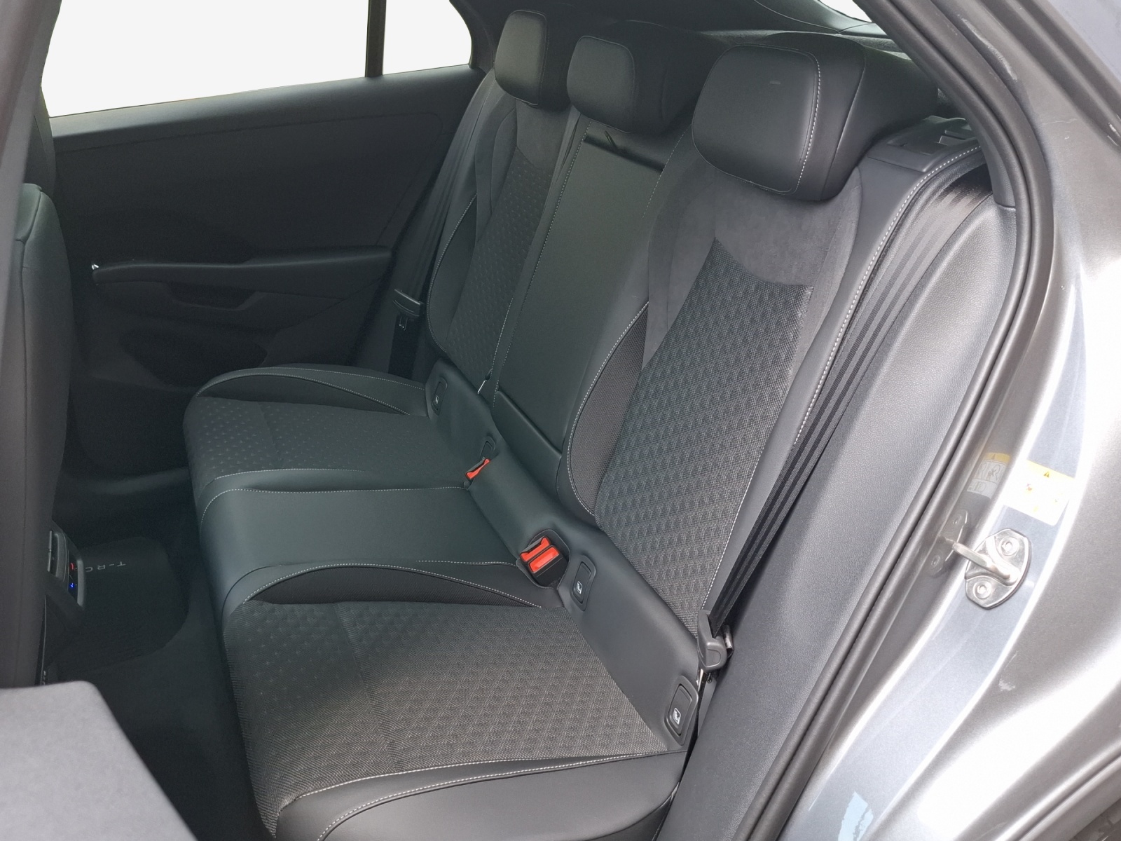 VW T-Roc 1.5 eTSI mHEV R-Line DSG-image-11