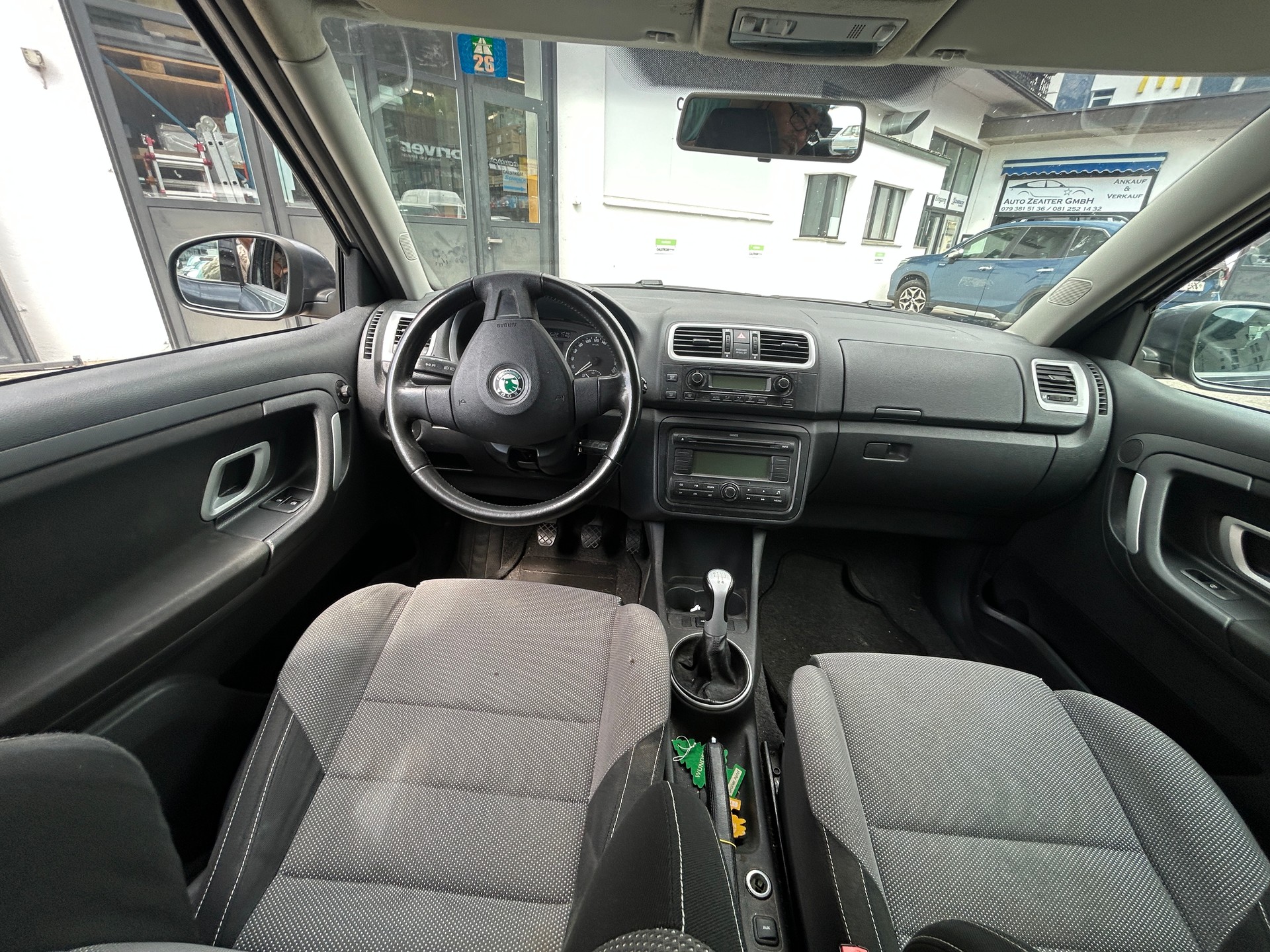 SKODA Fabia 1.4 Elegance-image-9