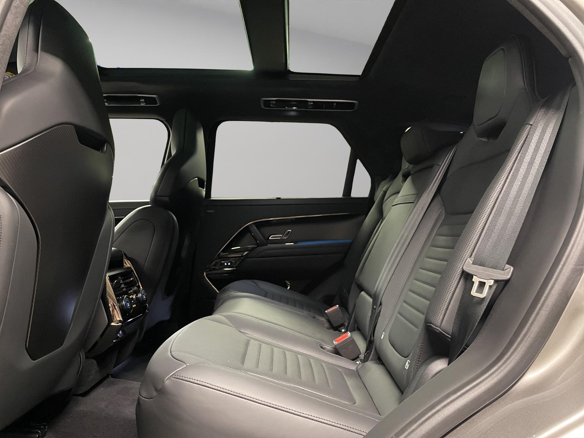 LAND ROVER Range Rover Sport 4.4 V8 SV Edition One-image-9