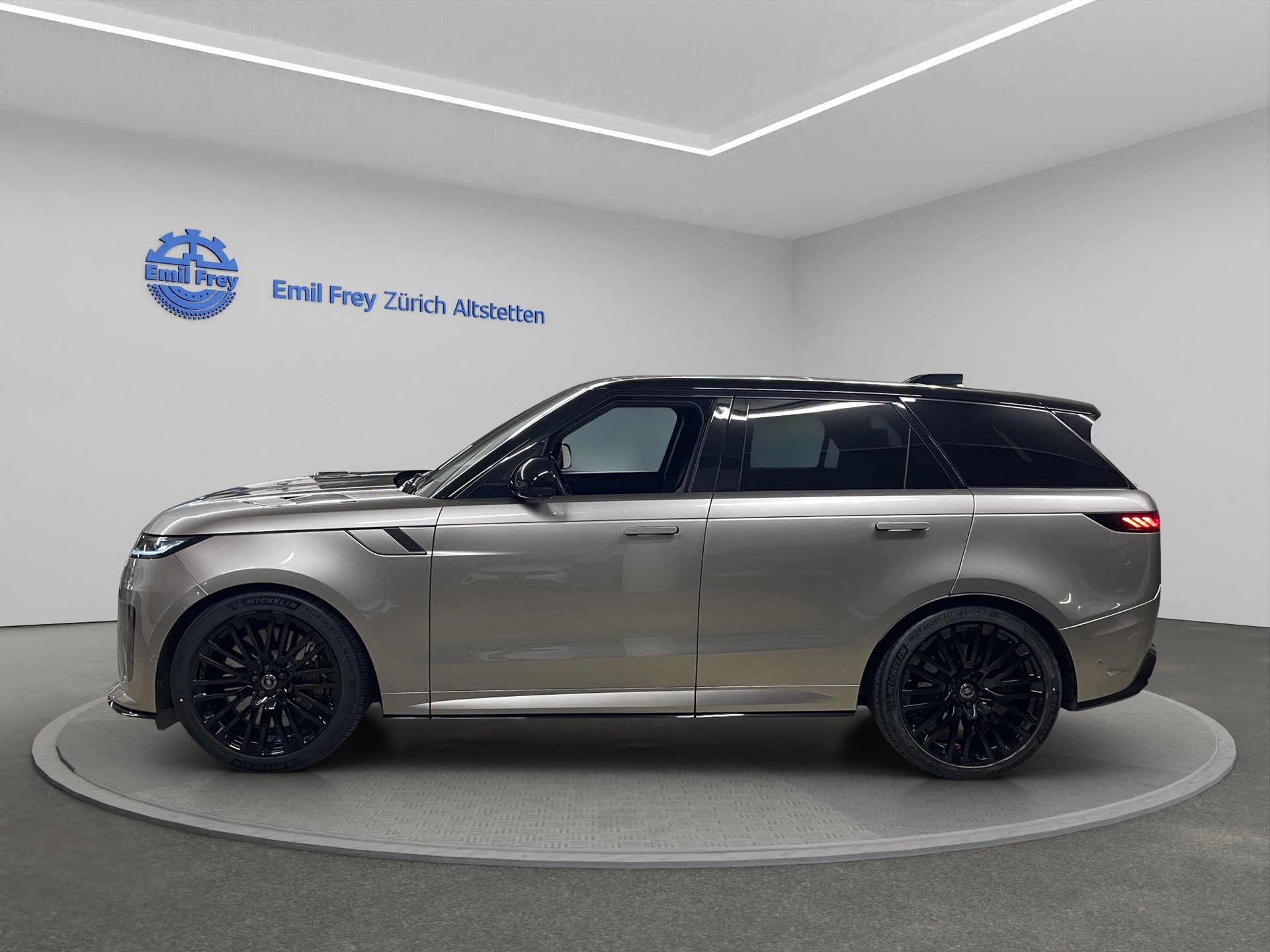LAND ROVER Range Rover Sport 4.4 V8 SV Edition One-showroom-element-3