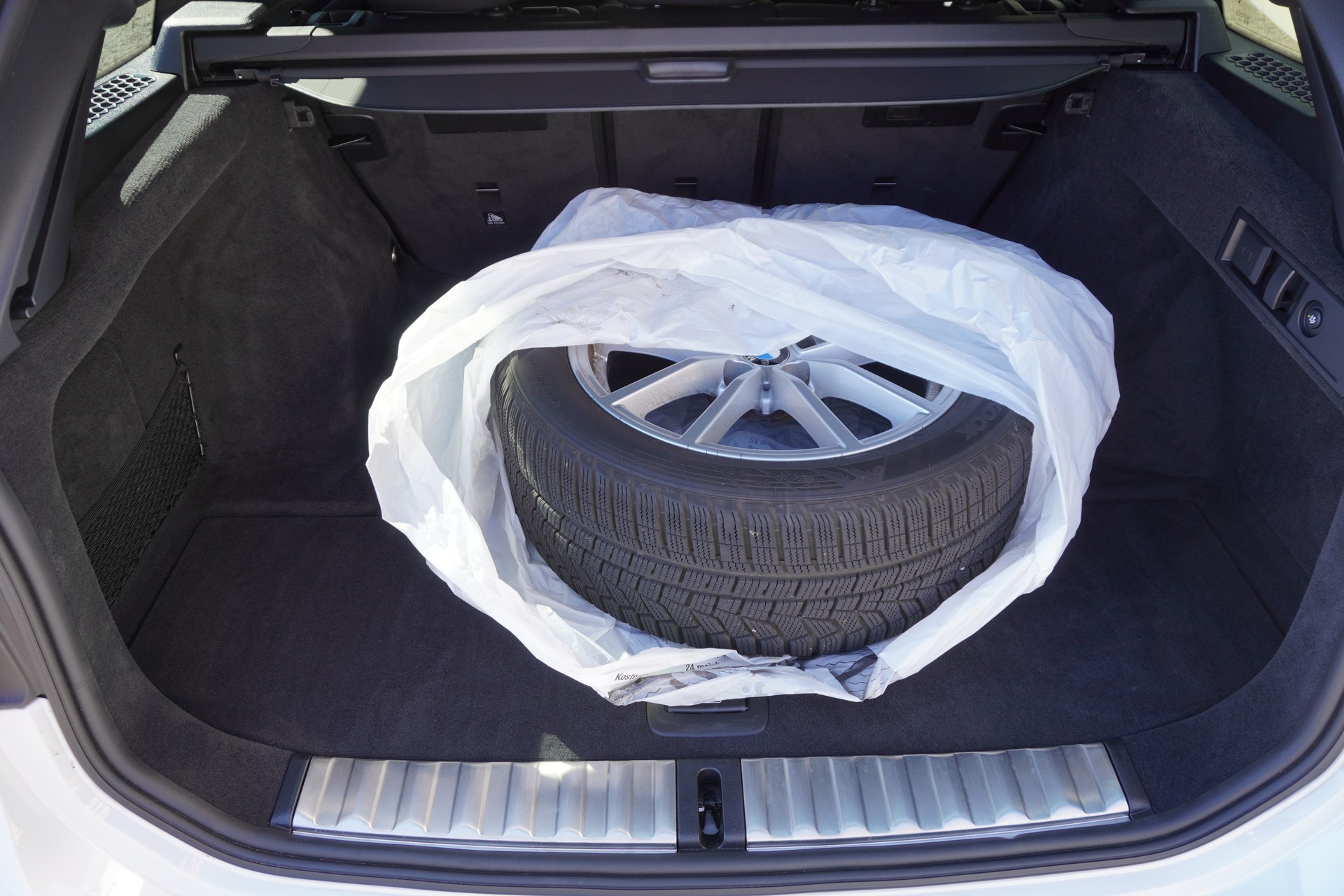 BMW 320d xDrive 48V Touring Steptronic M Sport-image-9