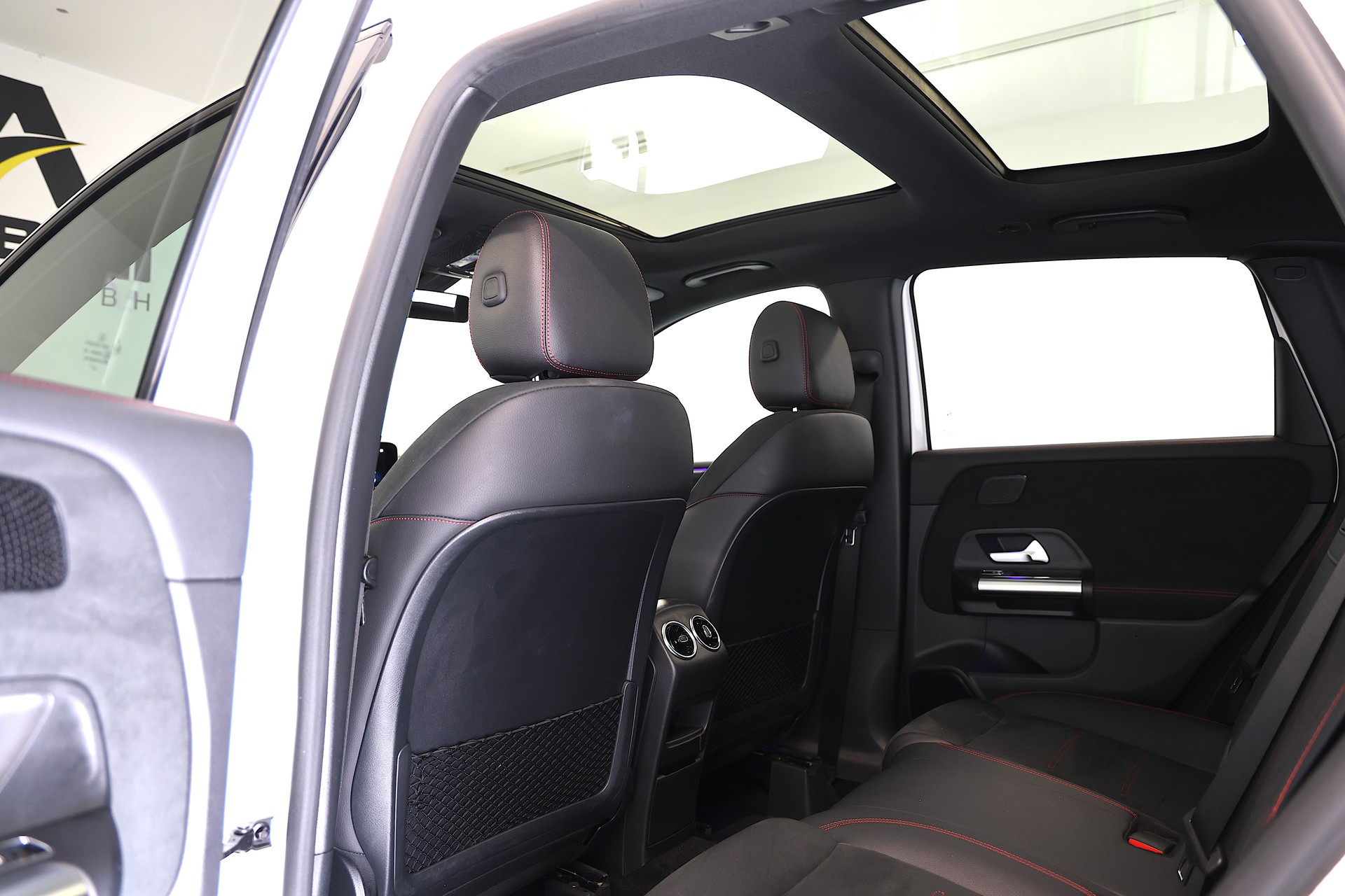 MERCEDES-BENZ B 220 d AMG Line 8G-DCT-image-17