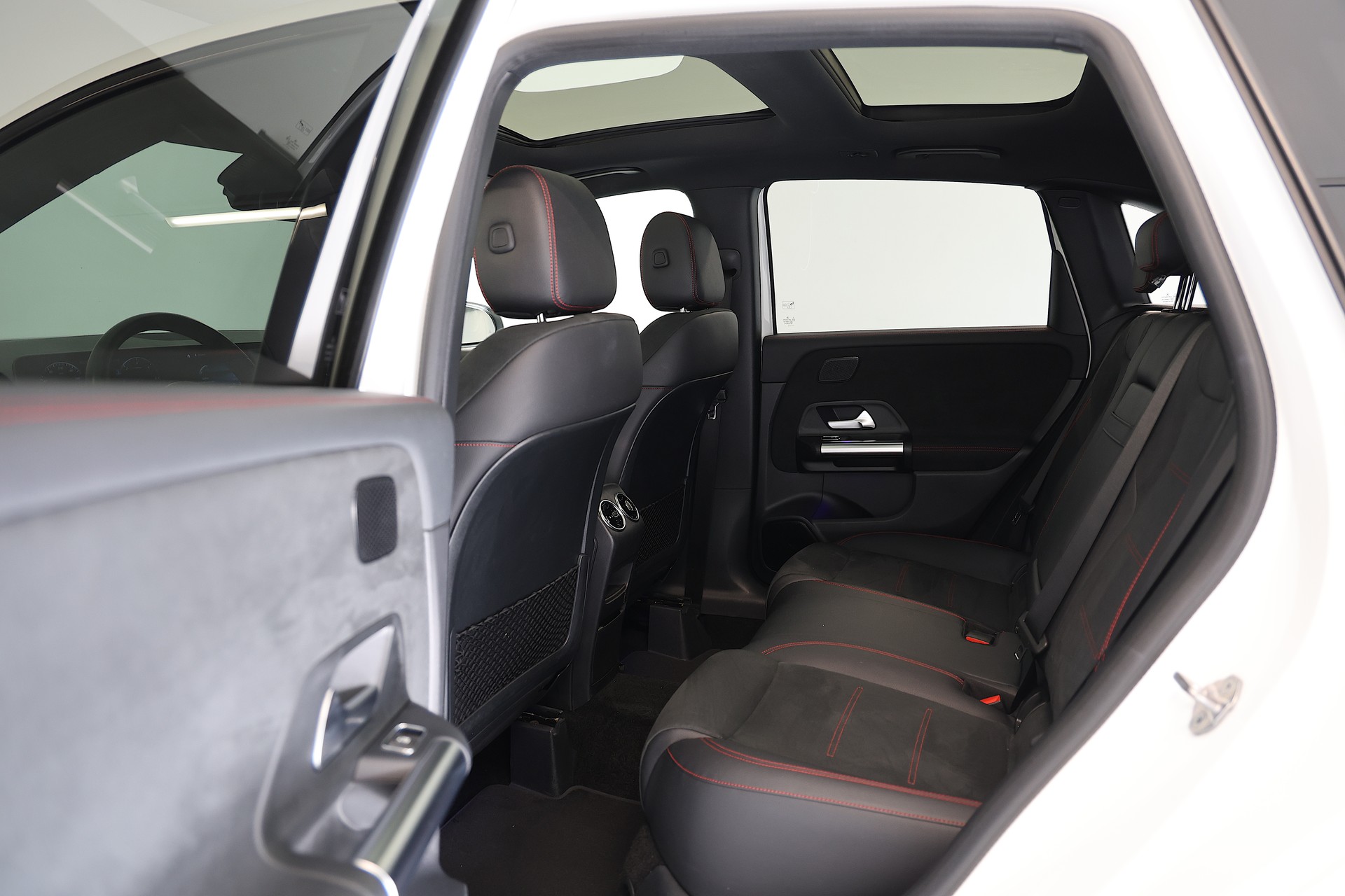 MERCEDES-BENZ B 220 d AMG Line 8G-DCT-image-16