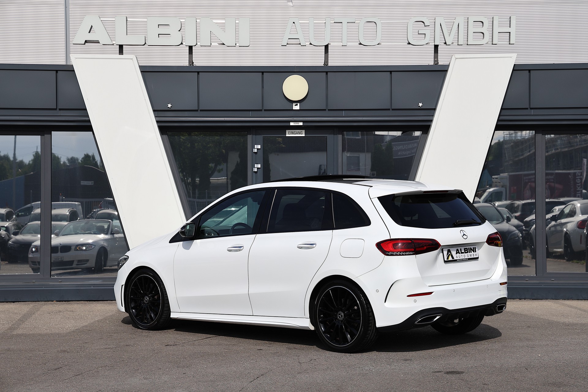 MERCEDES-BENZ B 220 d AMG Line 8G-DCT-image-4