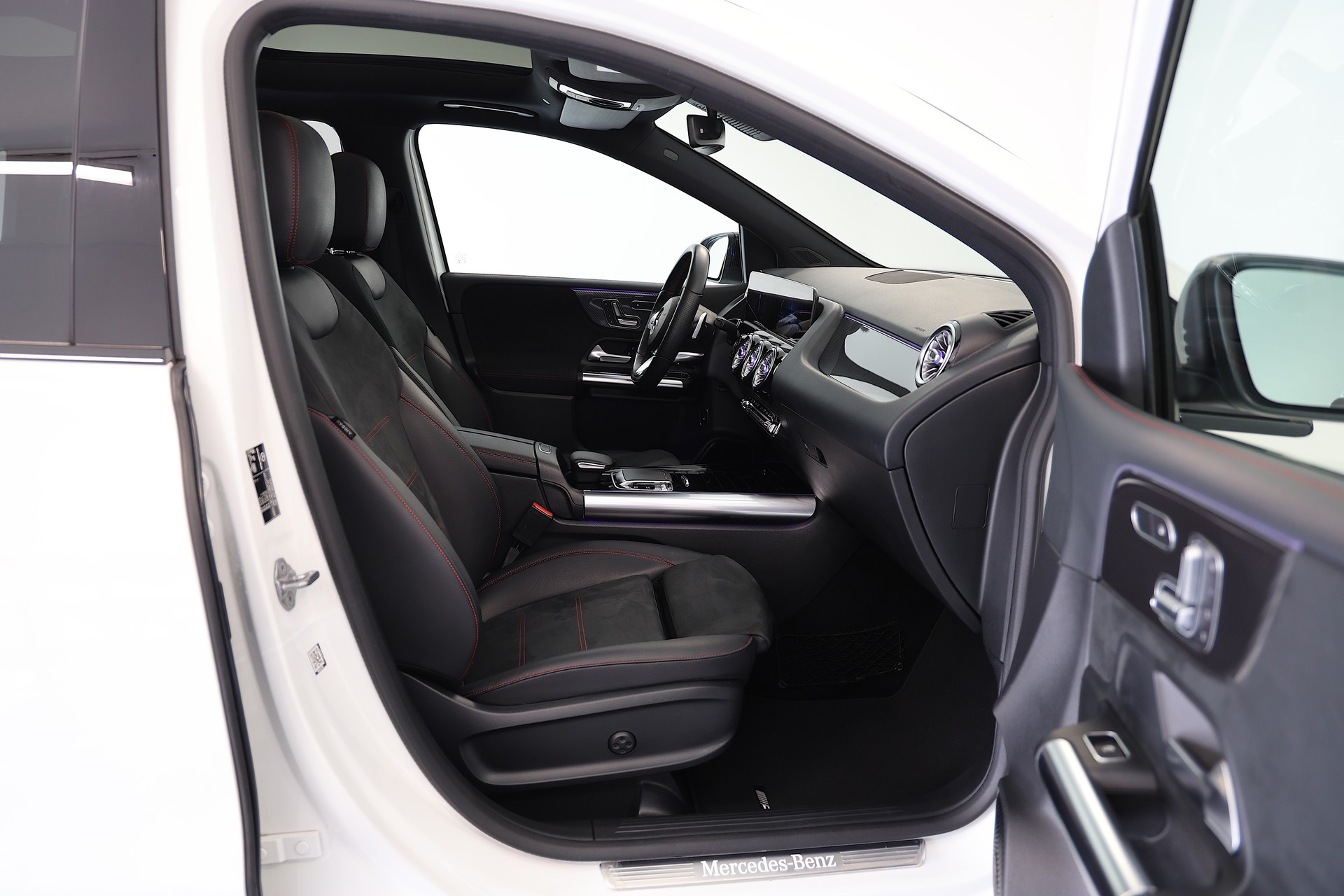 MERCEDES-BENZ B 220 d AMG Line 8G-DCT-image-13