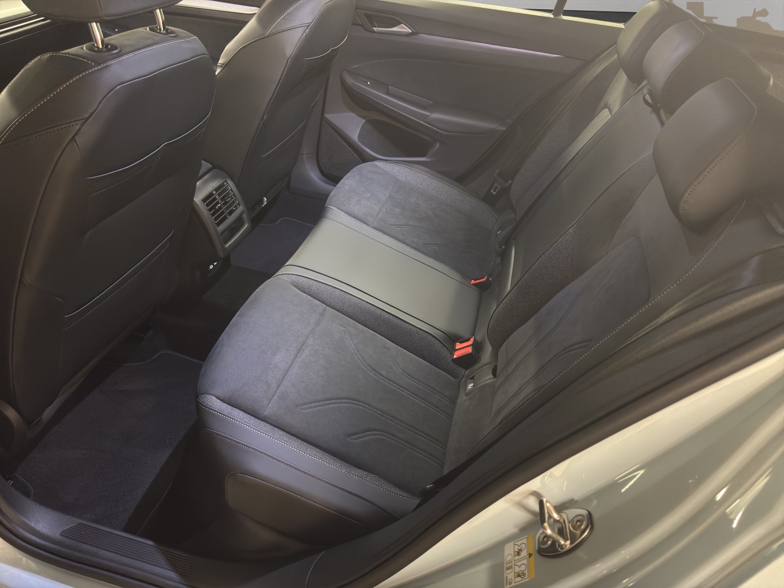 VW Golf 1.5 e TSI mHEV United DSG-image-9