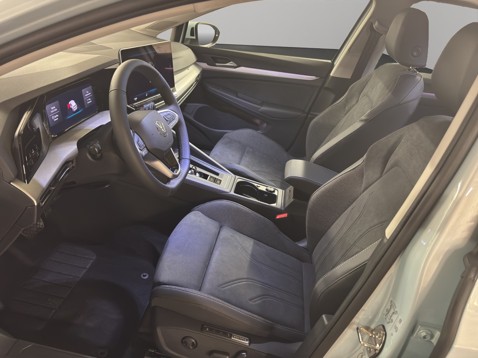VW Golf 1.5 e TSI mHEV United DSG-image-5