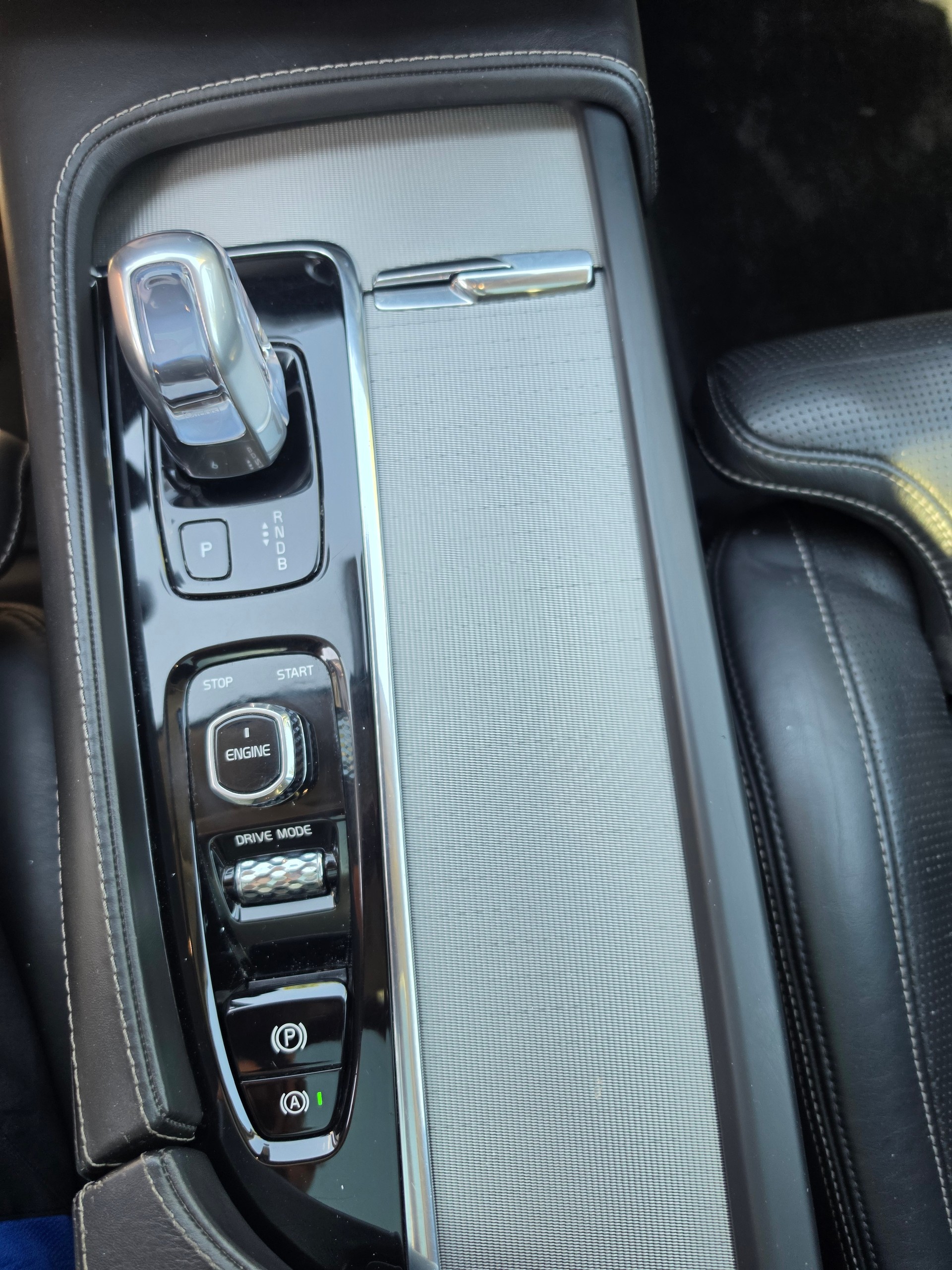 VOLVO XC90 T8 AWD Inscription Geartronic-image-15