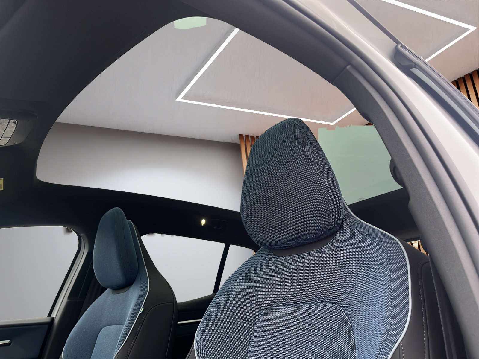 VOLVO EX30 E60 Twin Ultra Performance AWD-image-14