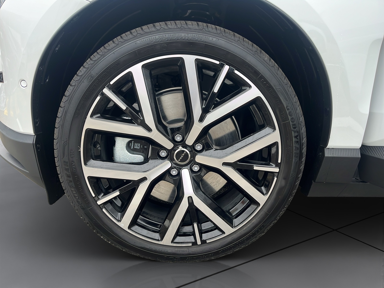 VOLVO EX30 E60 Twin Ultra Performance AWD-image-15