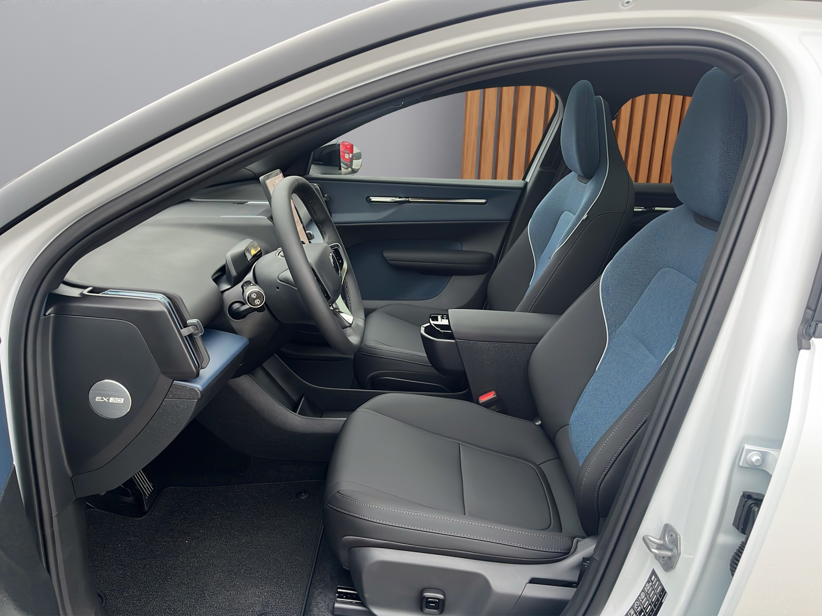 VOLVO EX30 E60 Twin Ultra Performance AWD-image-8
