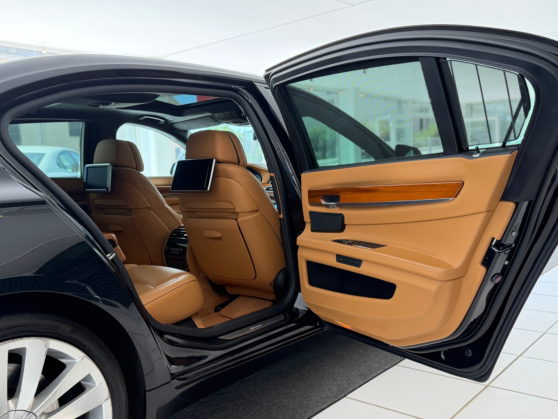 BMW 750Li xDrive individual **Vollausstattung**Frisch ab MFK**-image-21