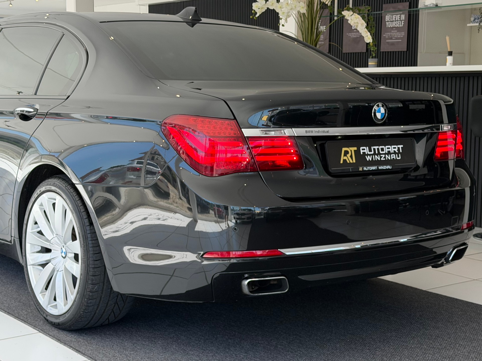BMW 750Li xDrive individual **Vollausstattung**Frisch ab MFK**-image-9