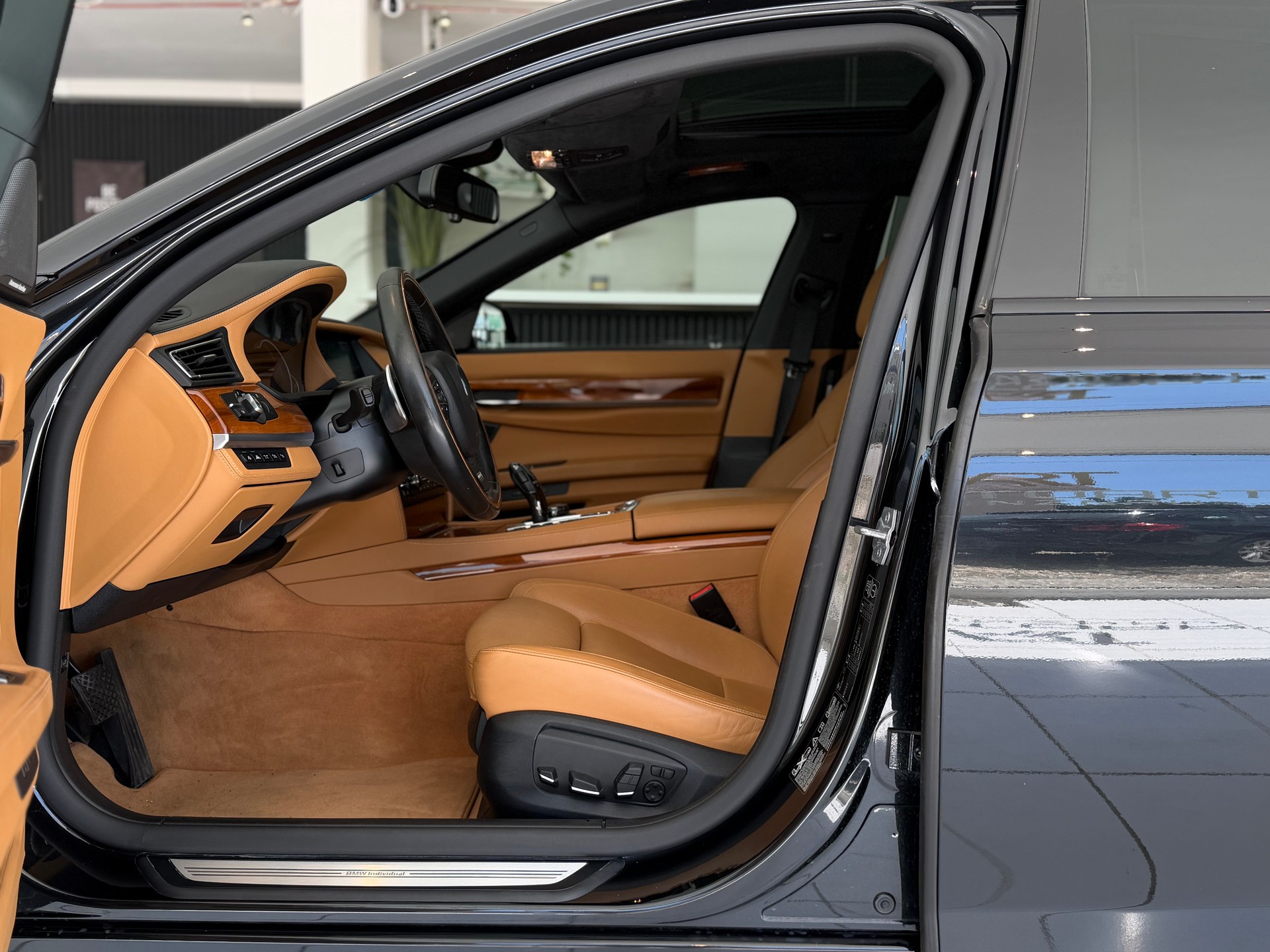 BMW 750Li xDrive individual **Vollausstattung**Frisch ab MFK**-image-11