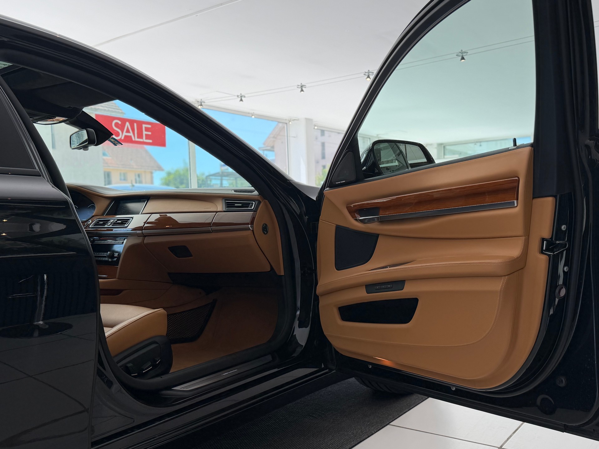 BMW 750Li xDrive individual **Vollausstattung**Frisch ab MFK**-image-18