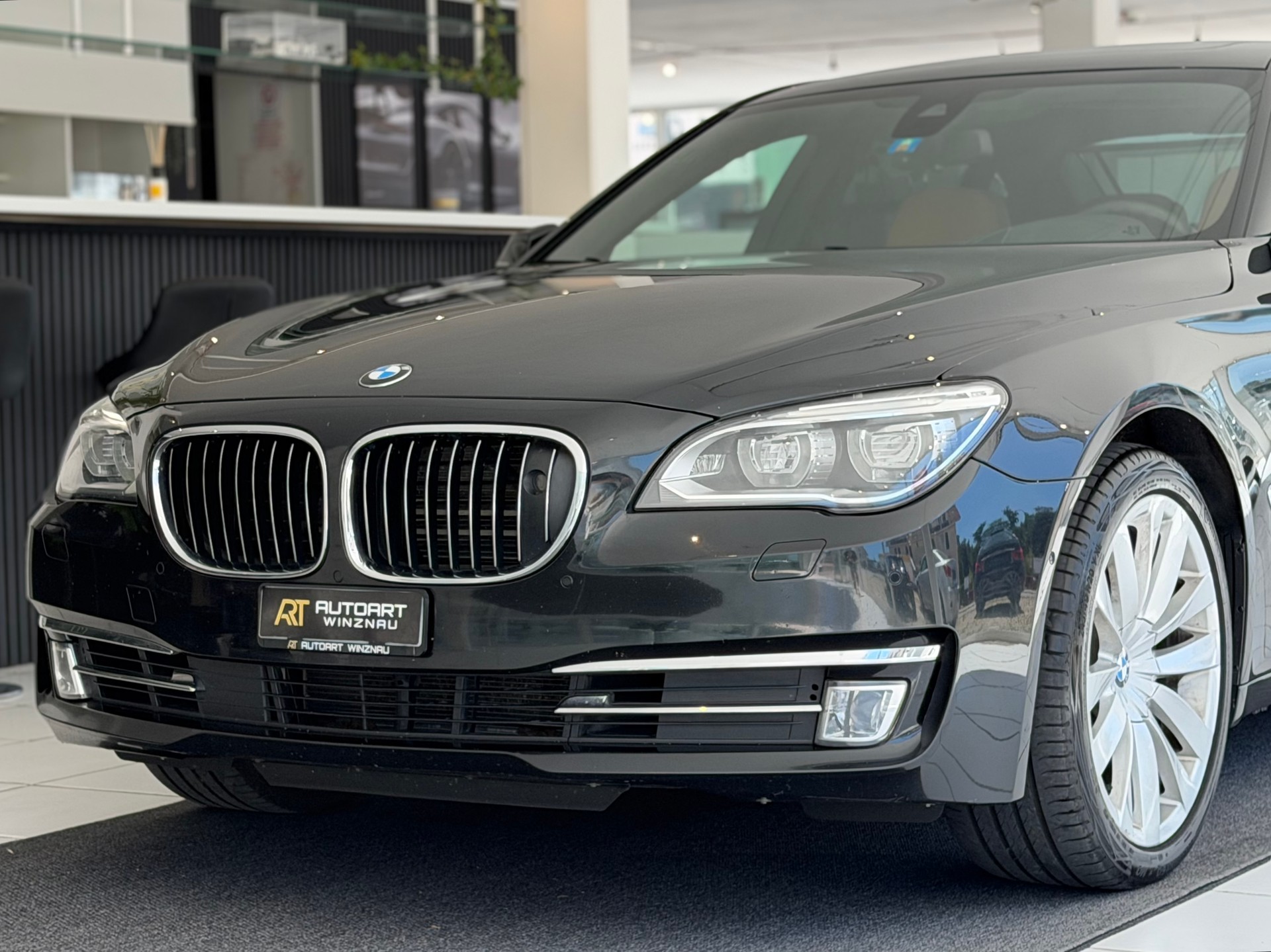 BMW 750Li xDrive individual **Vollausstattung**Frisch ab MFK**-image-1