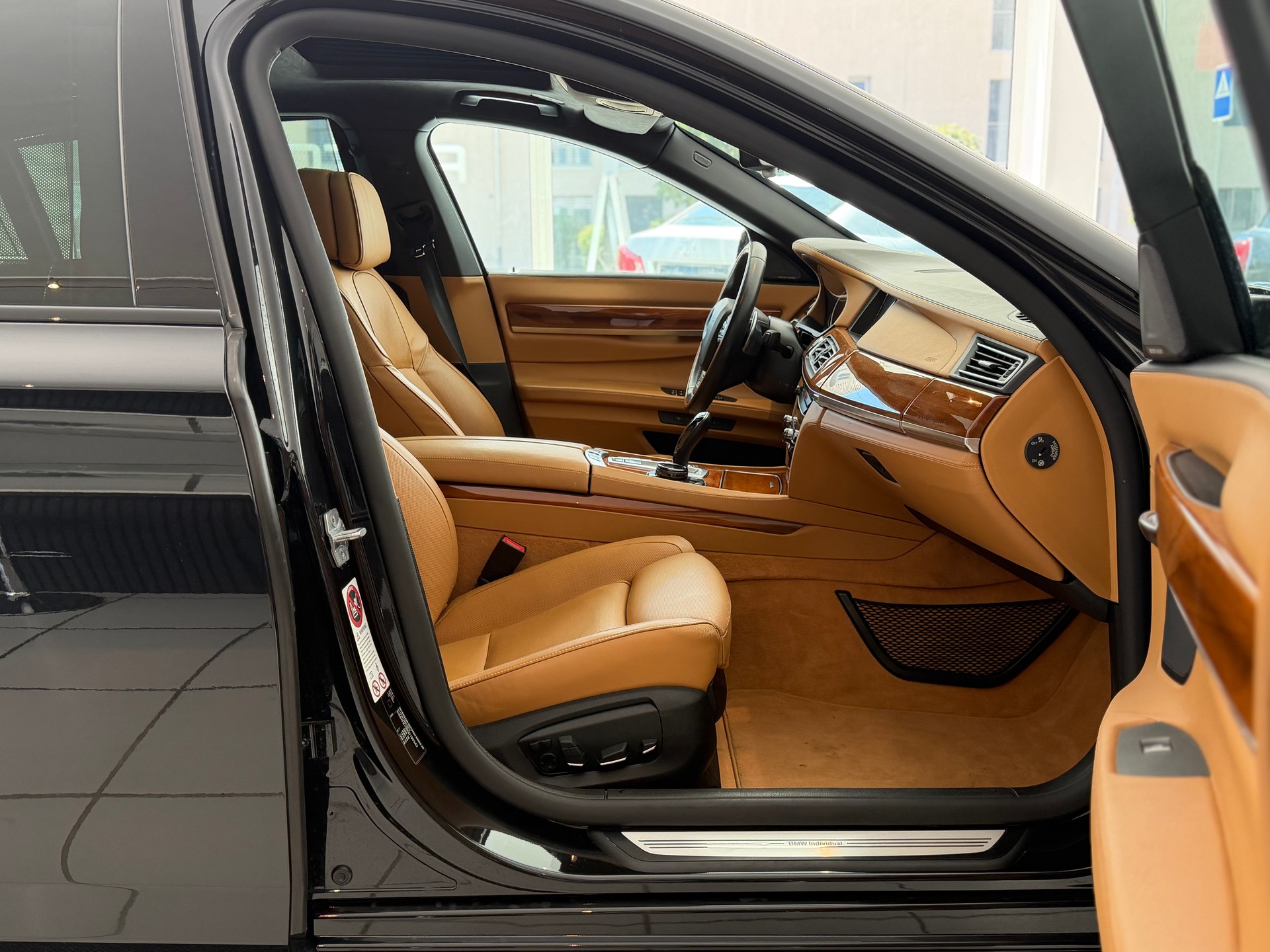 BMW 750Li xDrive individual **Vollausstattung**Frisch ab MFK**-image-19