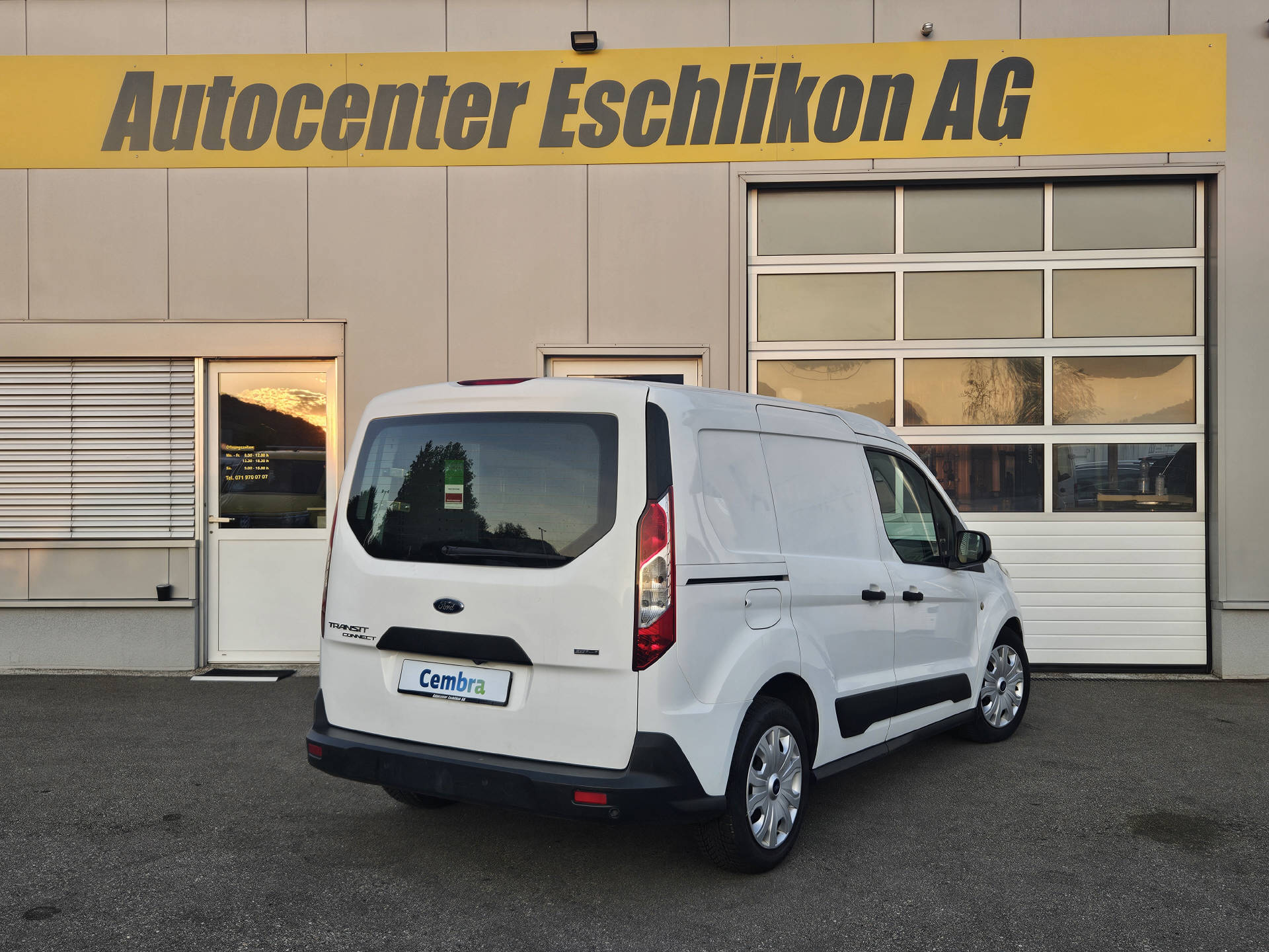 FORD Transit Connect Van 200 L1 1.5 EcoBlue 120 Trend-image-4