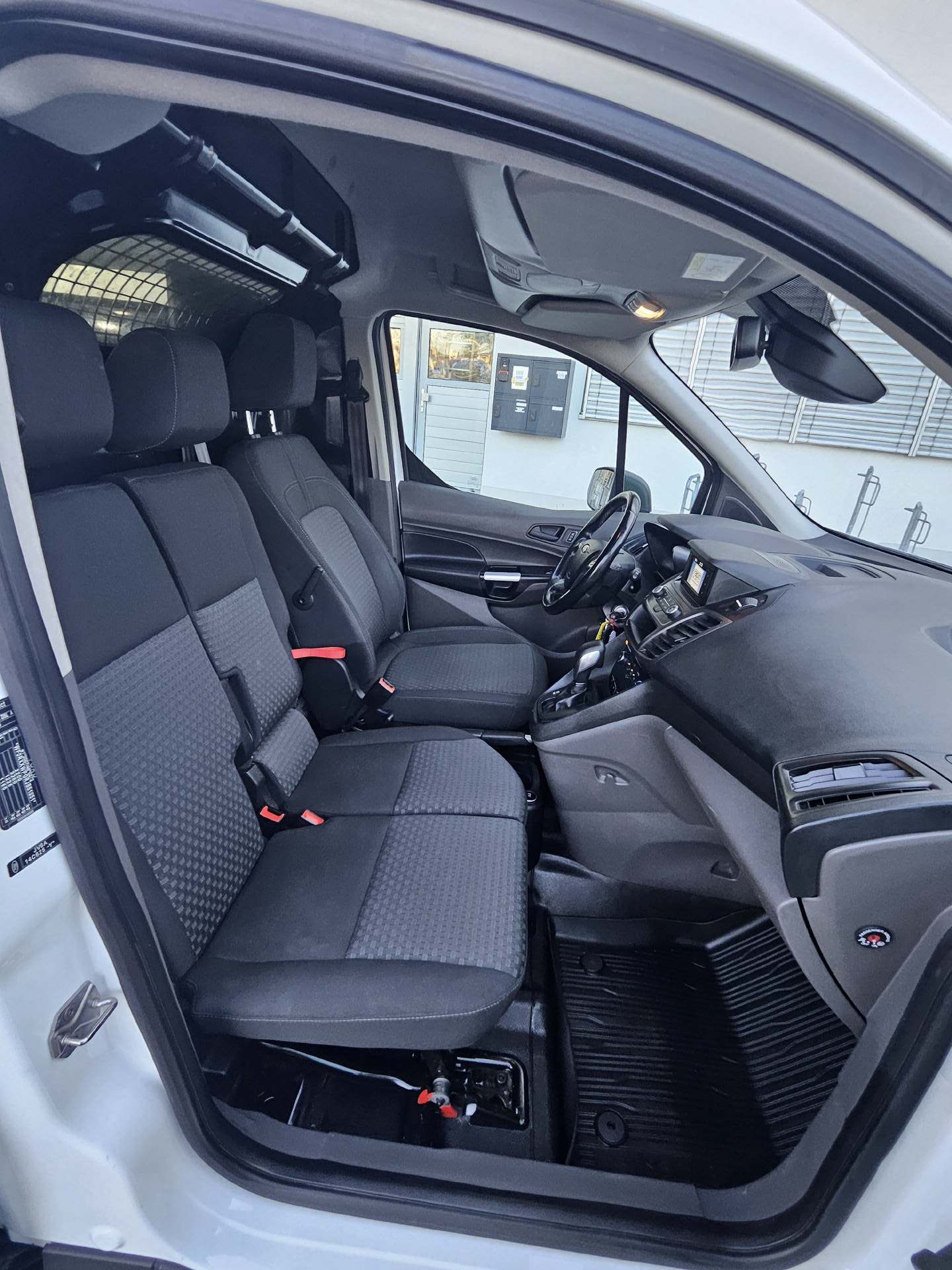 FORD Transit Connect Van 200 L1 1.5 EcoBlue 120 Trend-image-19