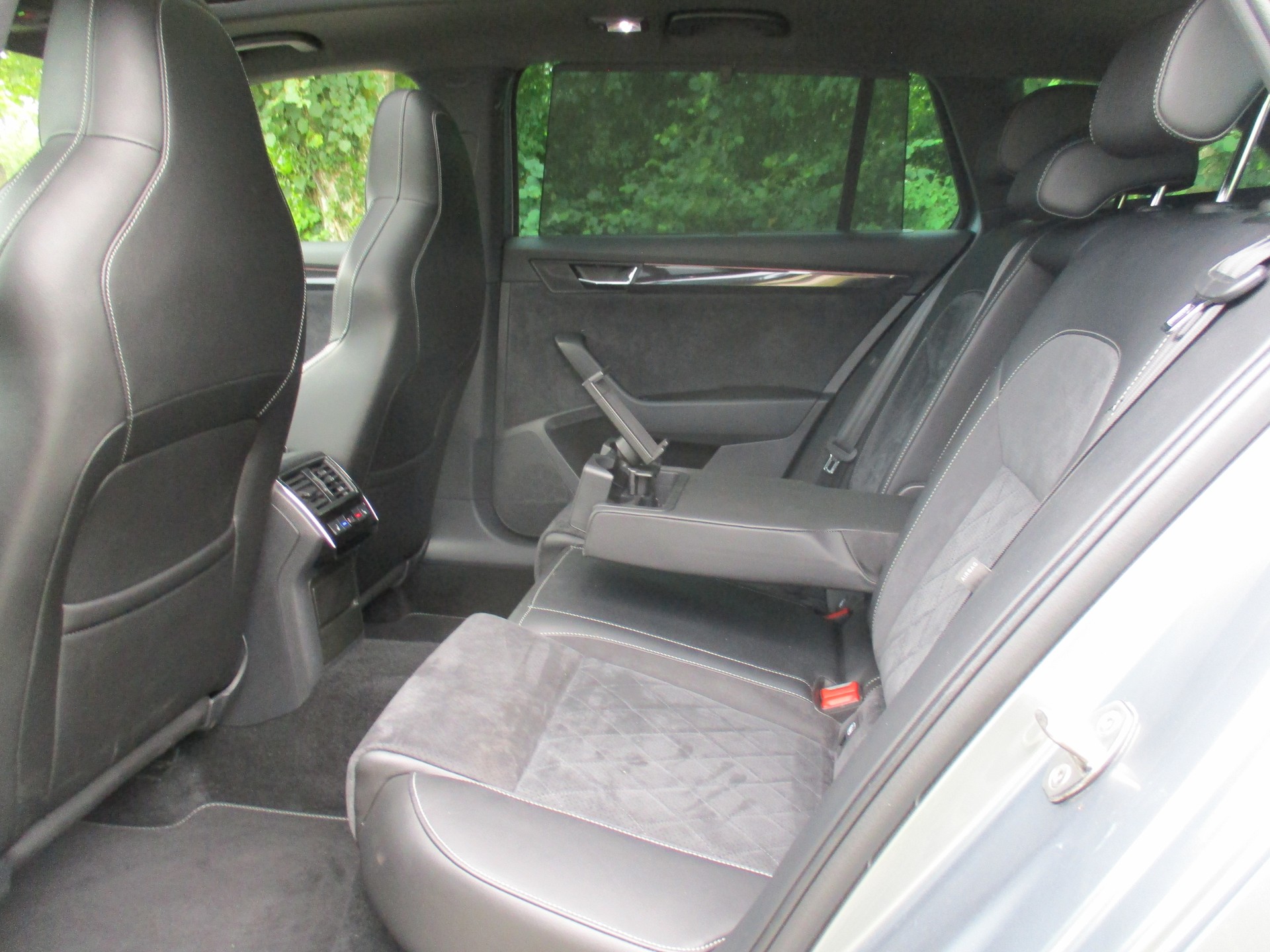 SKODA Superb Combi 2.0 TDi Ambition 4x4 DSG-image-9