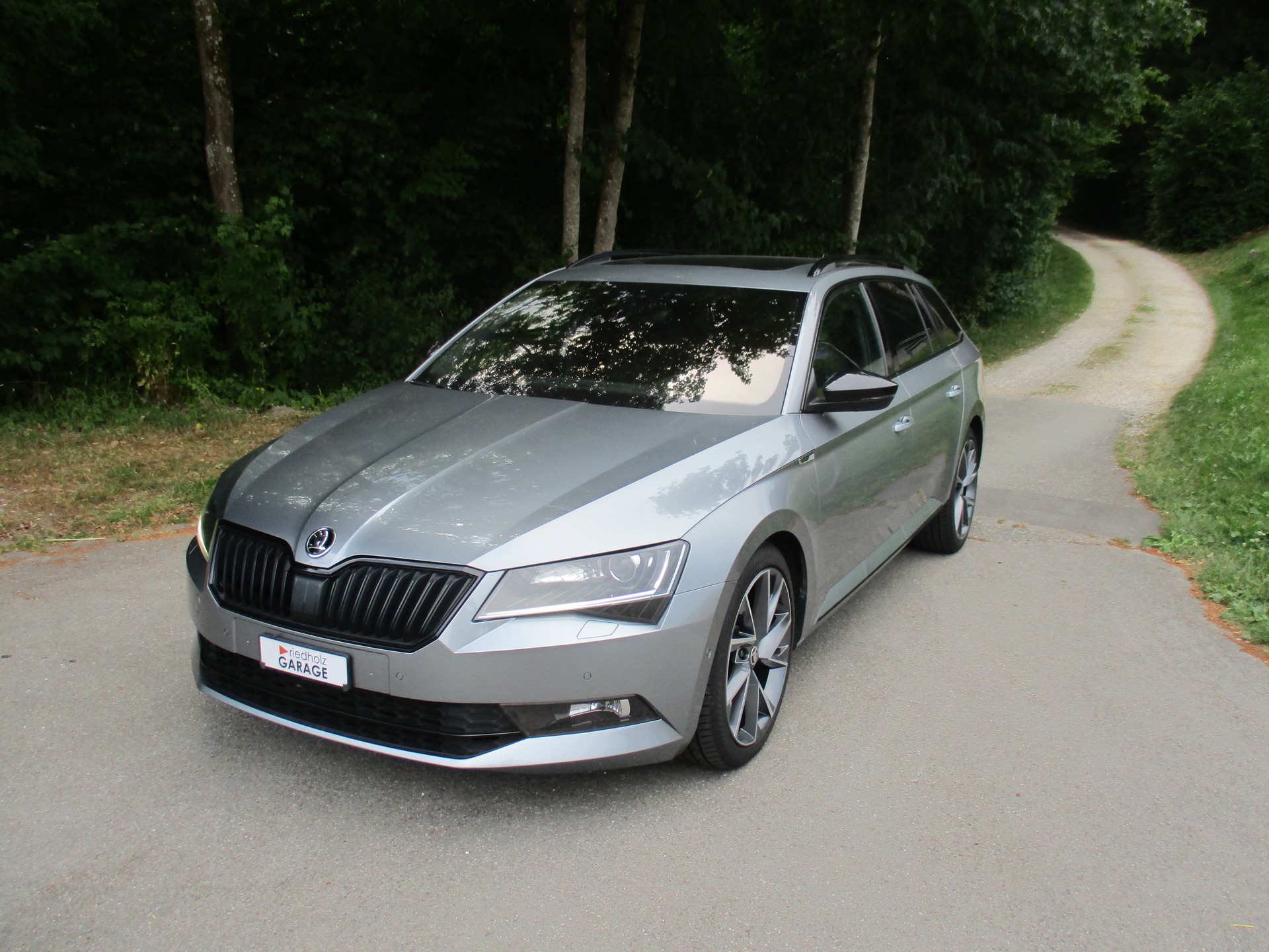SKODA Superb Combi 2.0 TDi Ambition 4x4 DSG-image-0