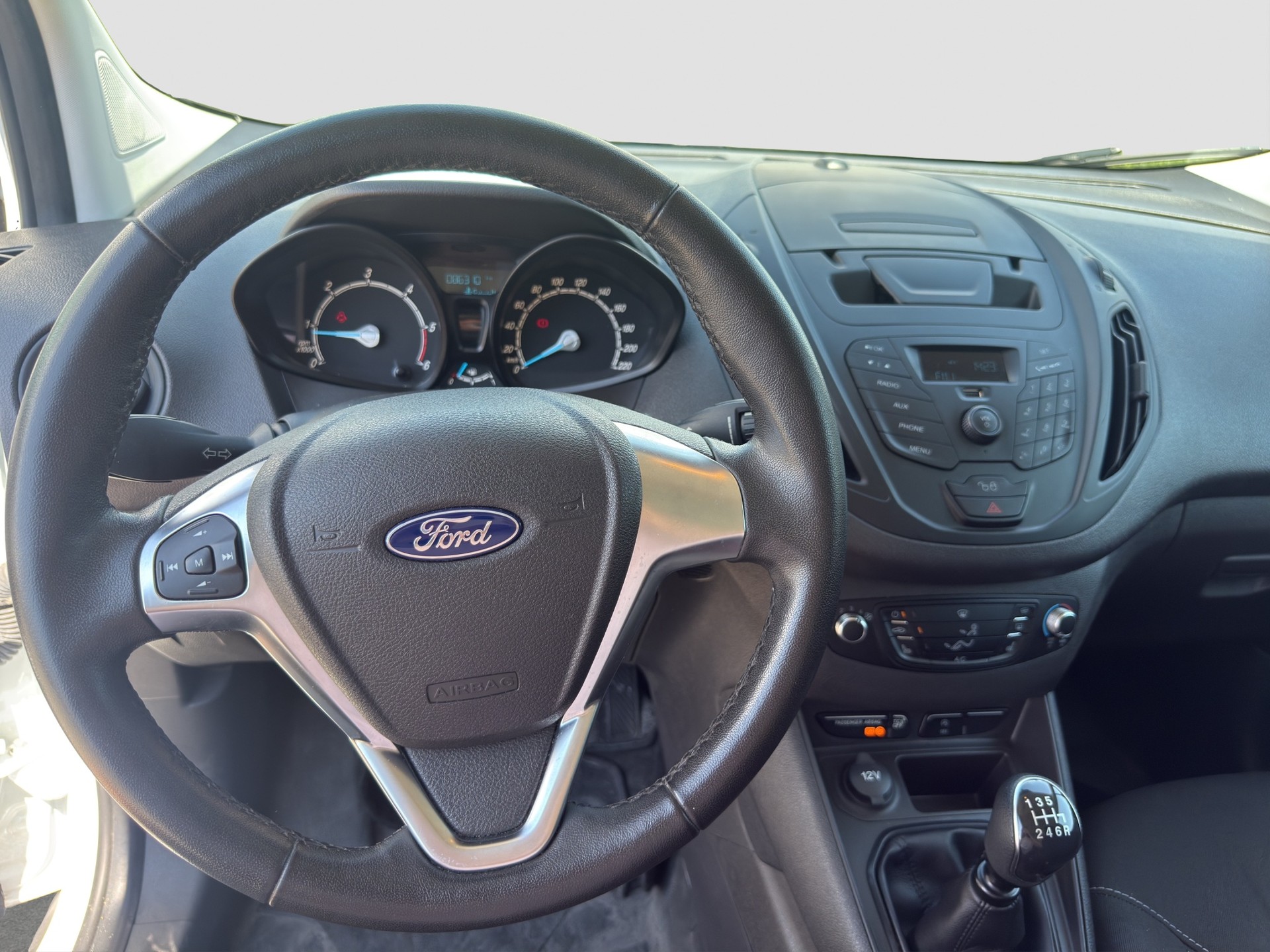 FORD Transit Courier Van 1.5 TDCi Trend ** Frisch ab MFK und Service ** 1. Hand ** Klimaanlage **-image-10