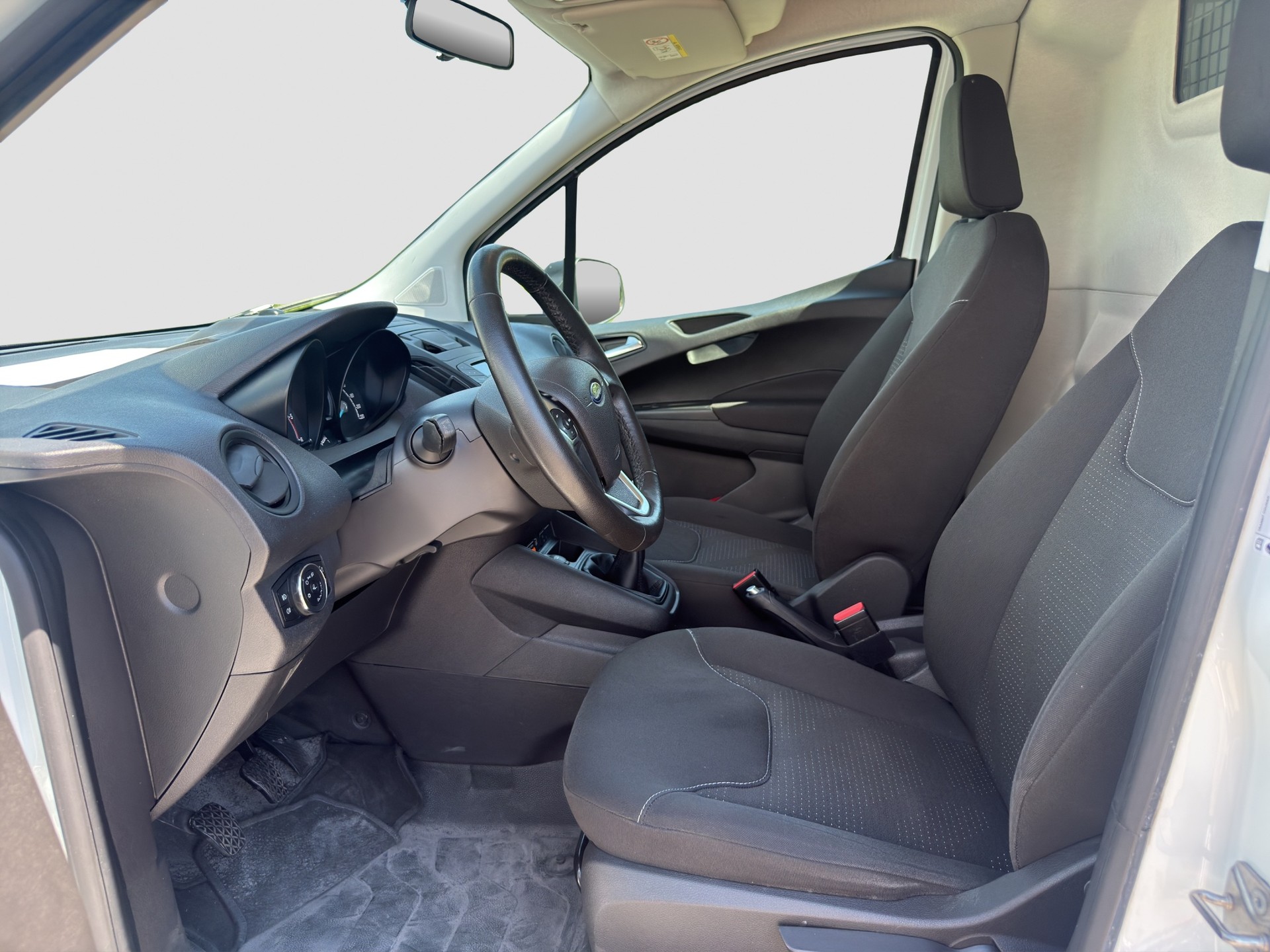 FORD Transit Courier Van 1.5 TDCi Trend ** Frisch ab MFK und Service ** 1. Hand ** Klimaanlage **-image-8