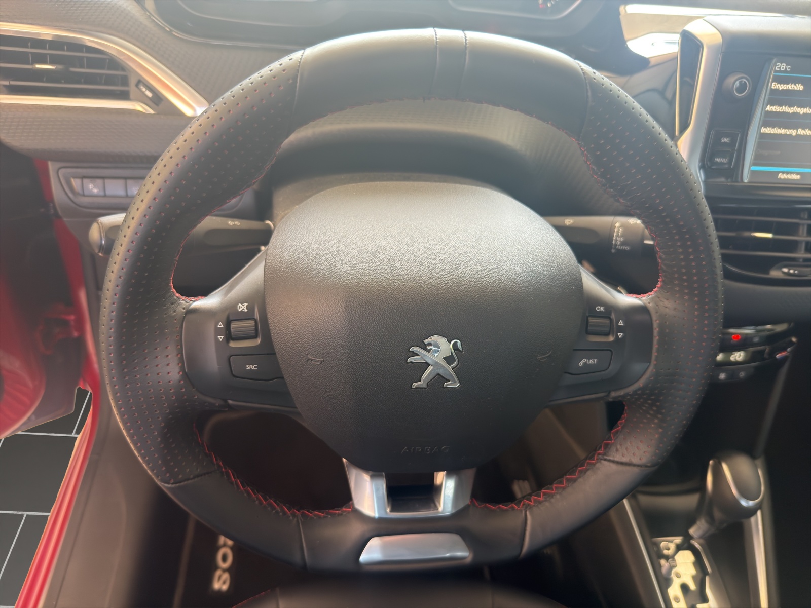 PEUGEOT 208 1.2 PureTech GT Line-image-10