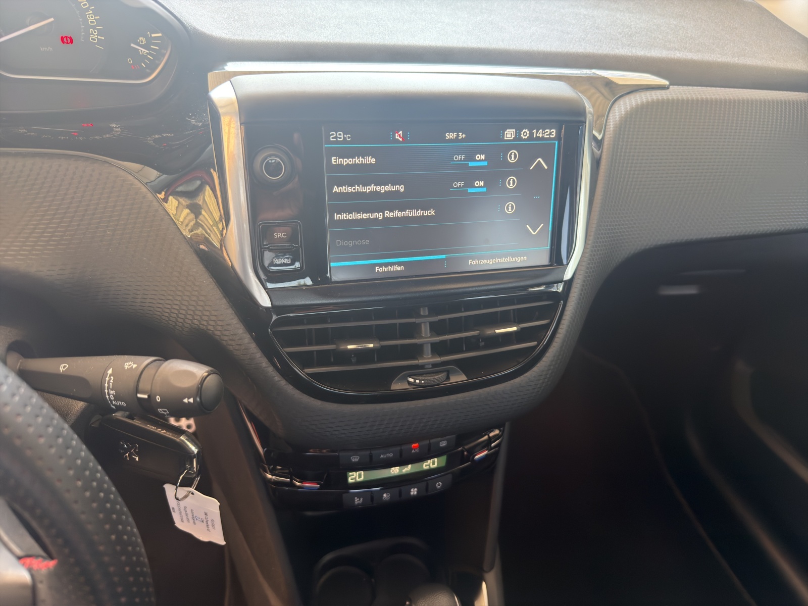 PEUGEOT 208 1.2 PureTech GT Line-image-6