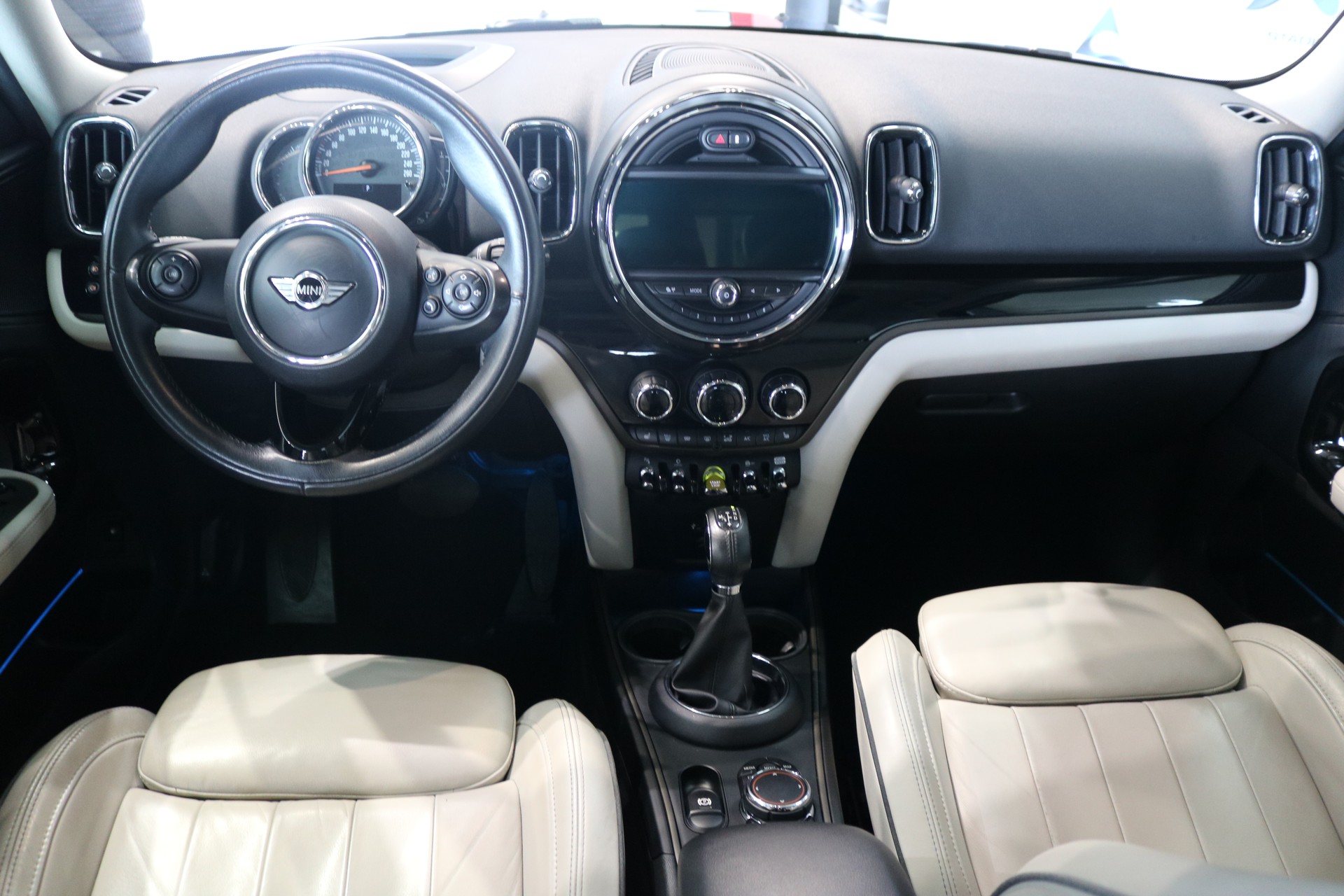 MINI Countryman Cooper S E ALL4 Steptronic-showroom-element-2
