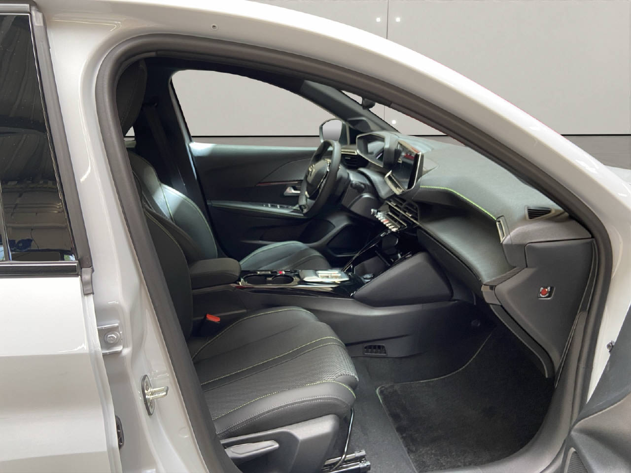 PEUGEOT 208 e-GT-image-11