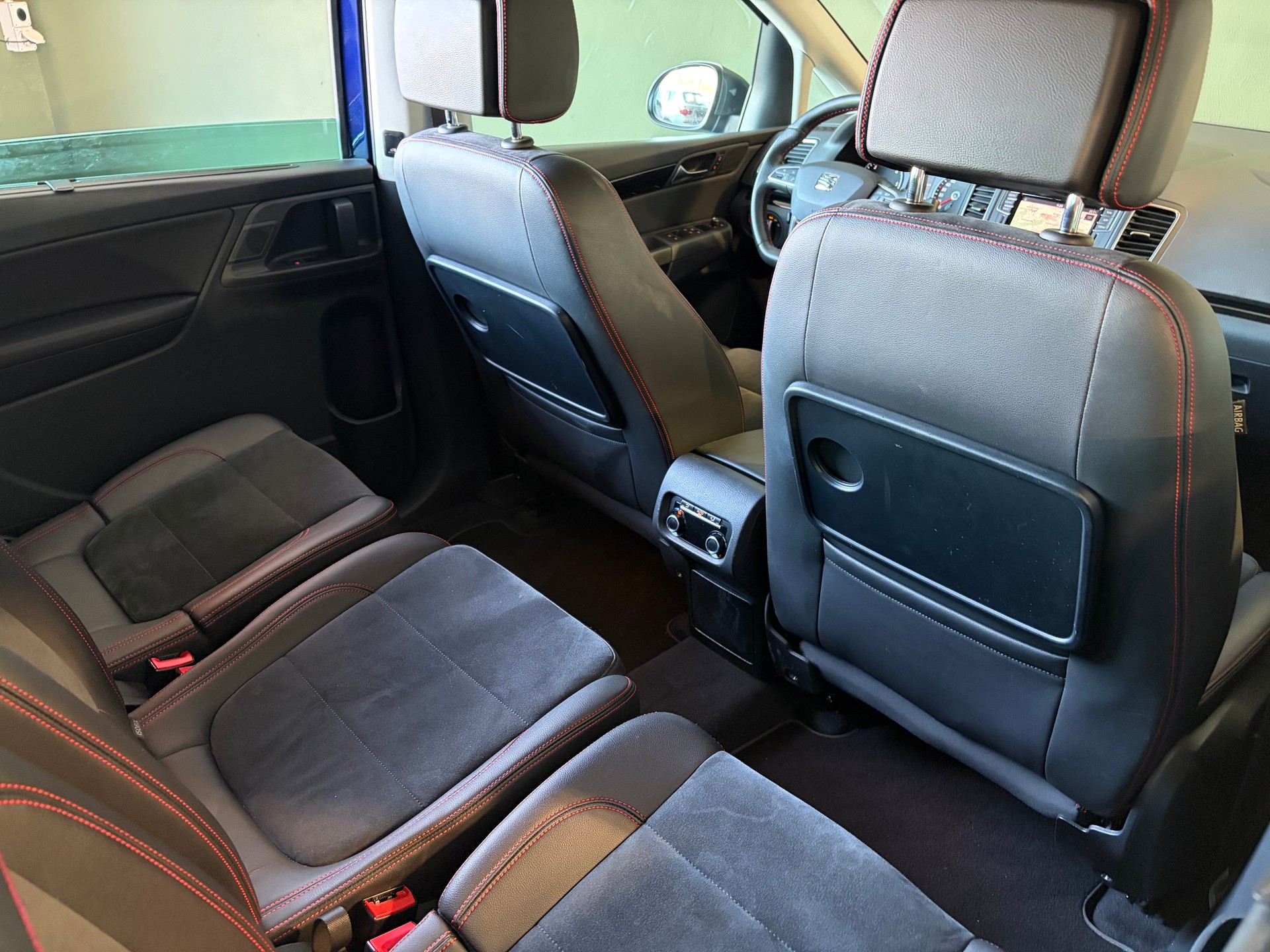 SEAT Alhambra 2.0 TDI FR Line 4Drive *7Plätzer*Anhängerkupplung*Ab MFK*2 Kindersitze integriert*-image-12