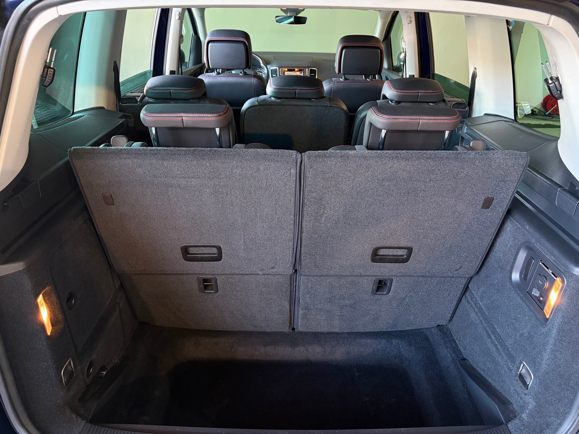 SEAT Alhambra 2.0 TDI FR Line 4Drive *7Plätzer*Anhängerkupplung*Ab MFK*2 Kindersitze integriert*-image-26