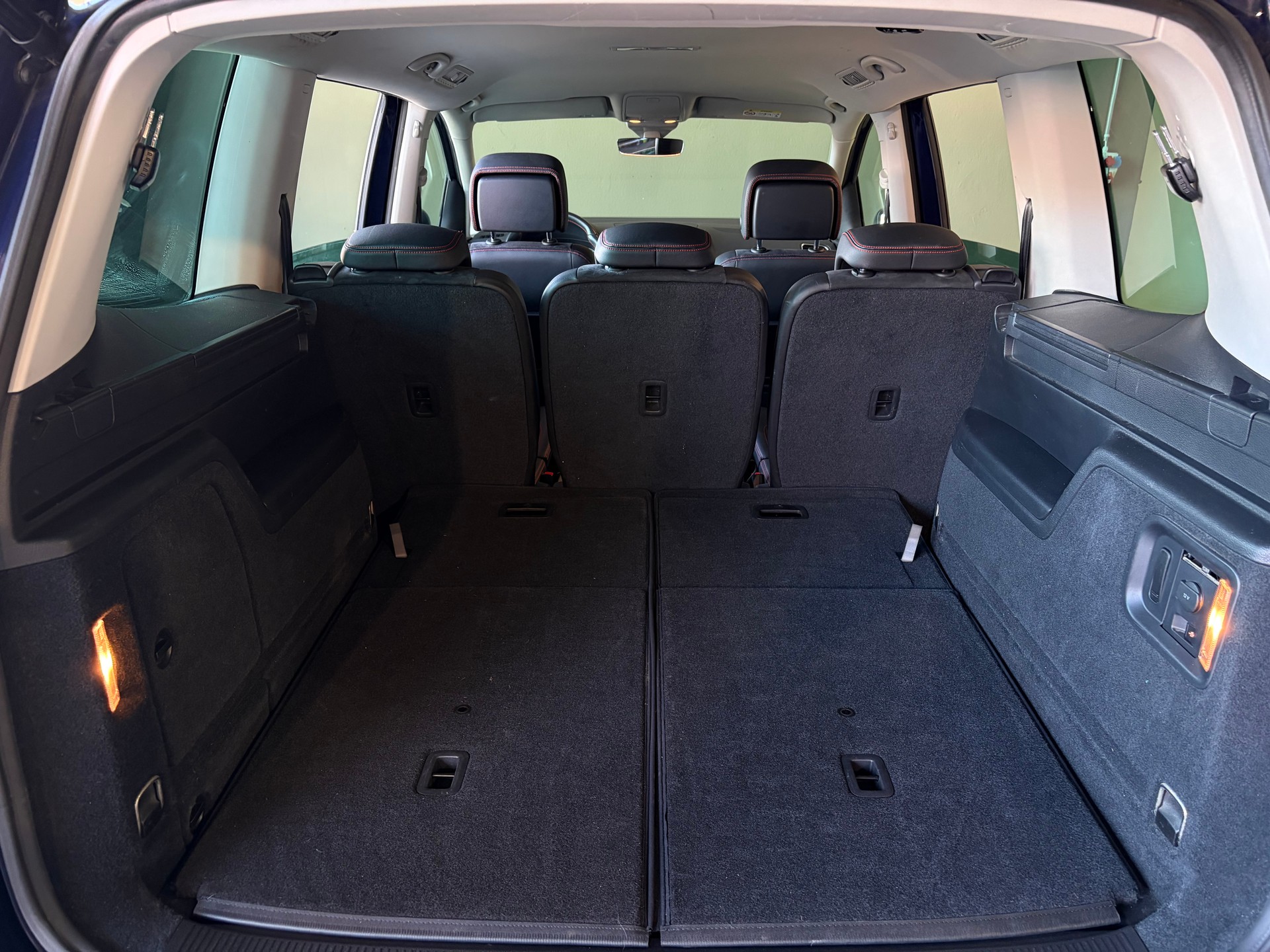SEAT Alhambra 2.0 TDI FR Line 4Drive *7Plätzer*Anhängerkupplung*Ab MFK*2 Kindersitze integriert*-image-27