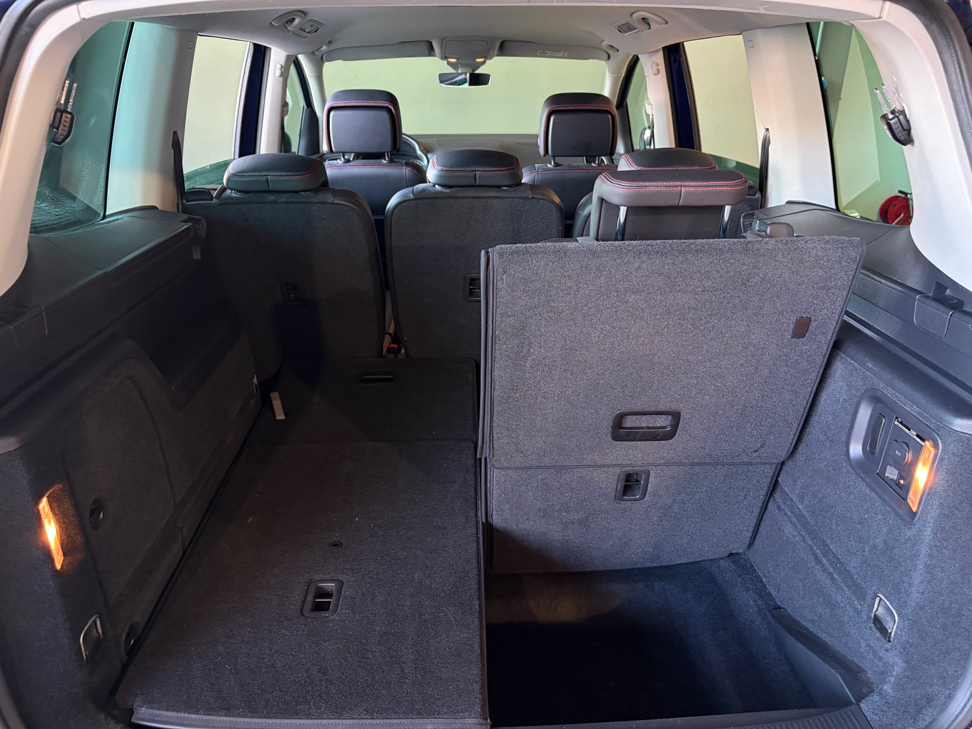 SEAT Alhambra 2.0 TDI FR Line 4Drive *7Plätzer*Anhängerkupplung*Ab MFK*2 Kindersitze integriert*-image-25