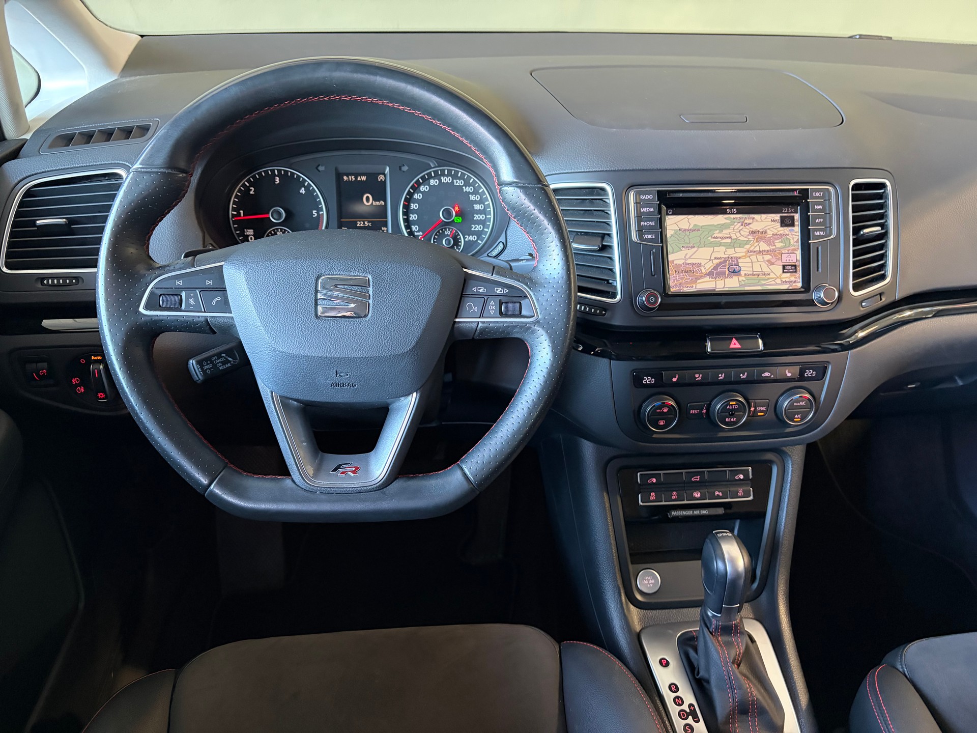 SEAT Alhambra 2.0 TDI FR Line 4Drive *7Plätzer*Anhängerkupplung*Ab MFK*2 Kindersitze integriert*-image-15