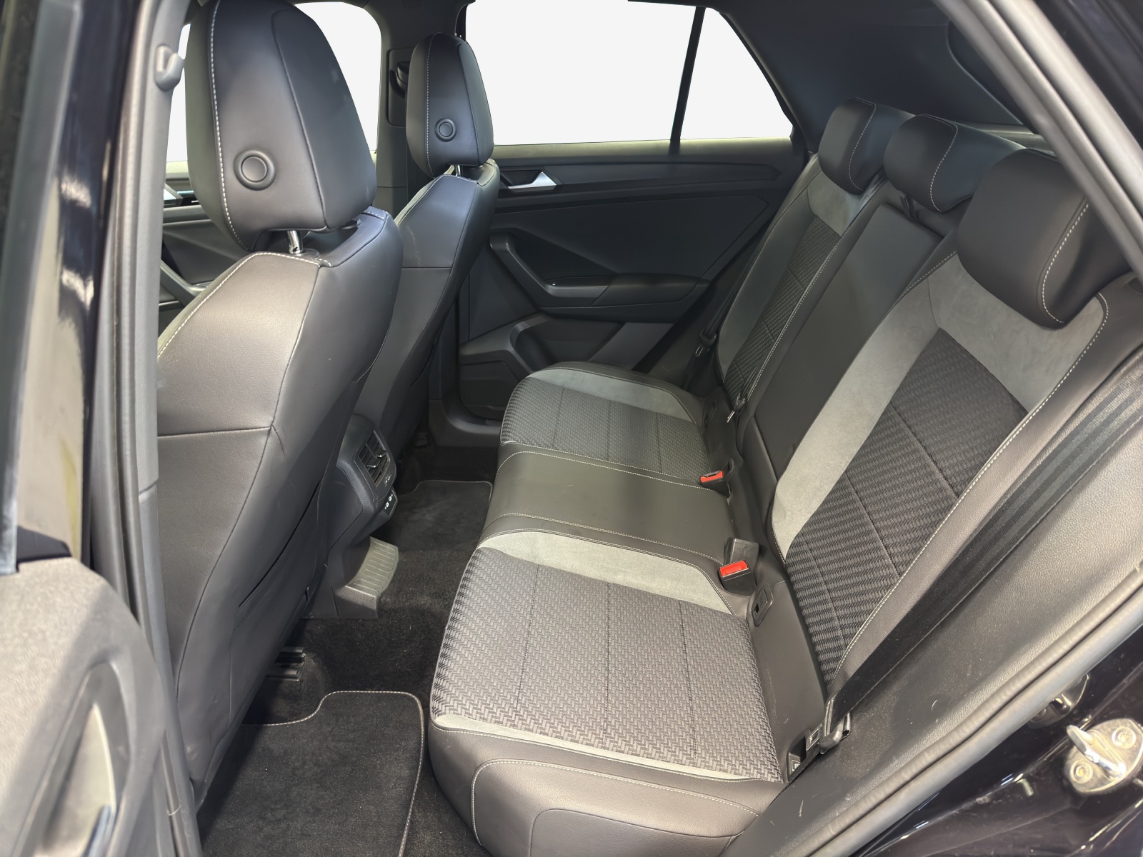 VW T-Roc 2.0 TSI R DSG 4Motion-image-11