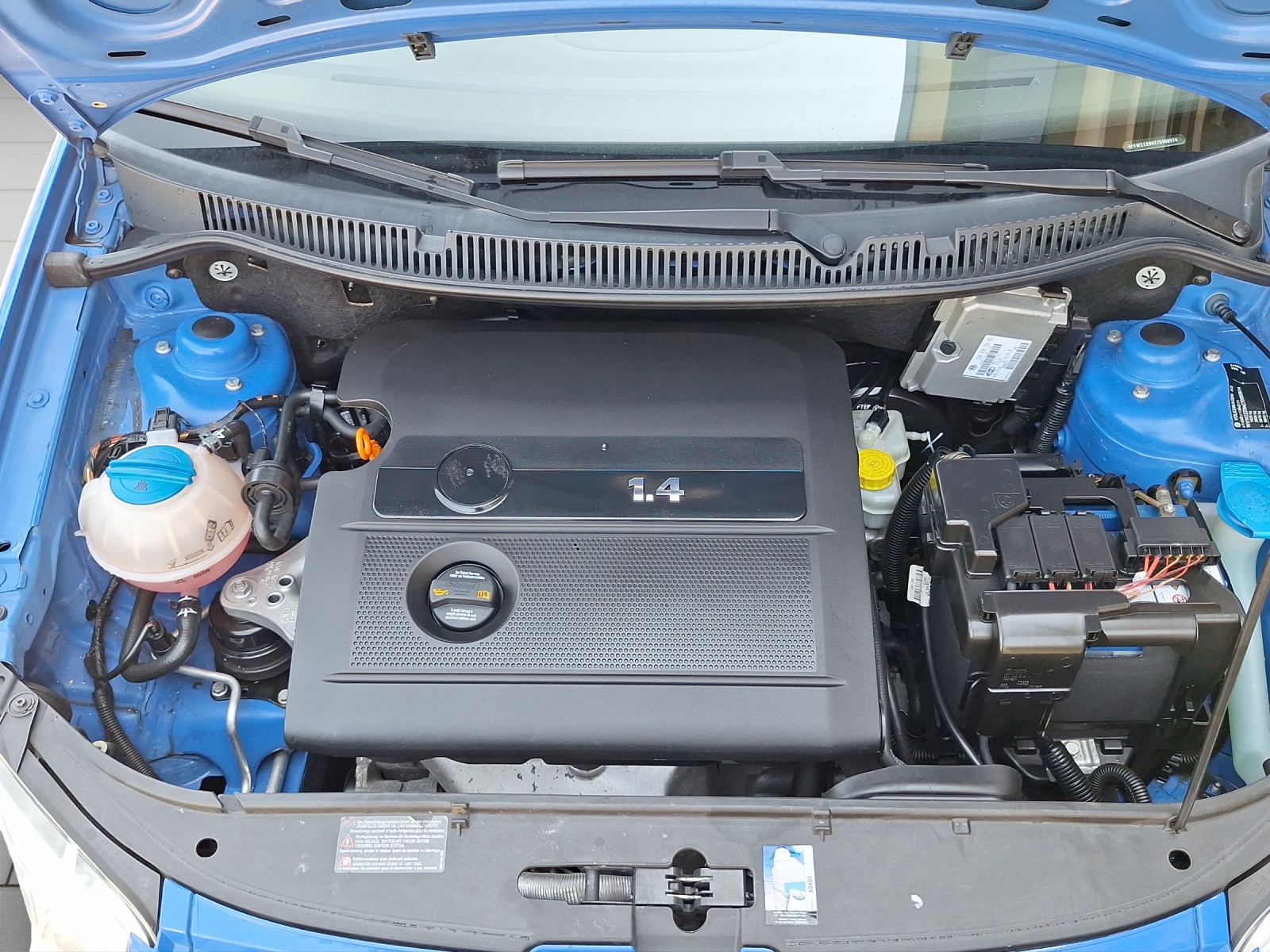 VW Polo 1.4-image-12