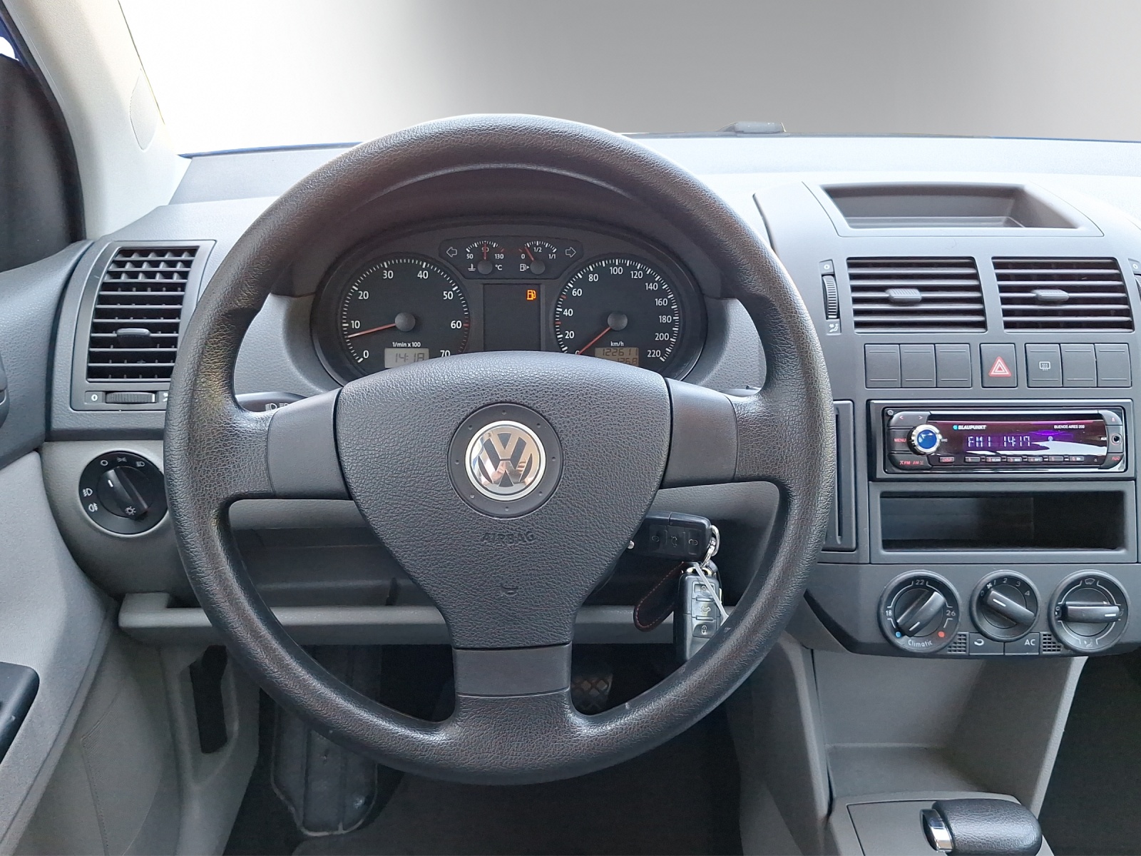 VW Polo 1.4-image-6