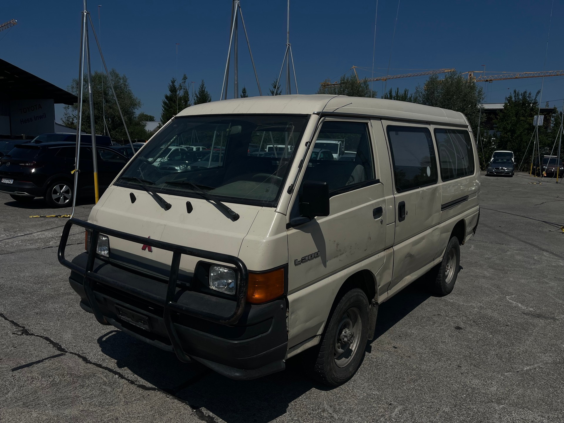 MITSUBISHI L 300